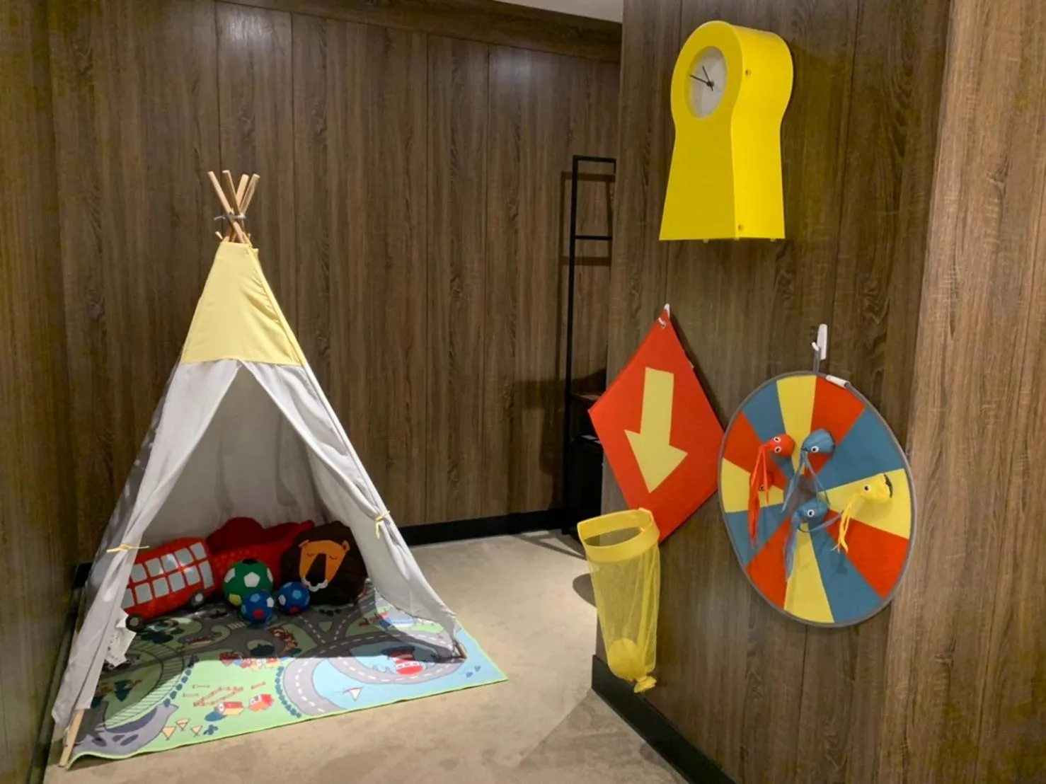 Property building in Mayer Inn