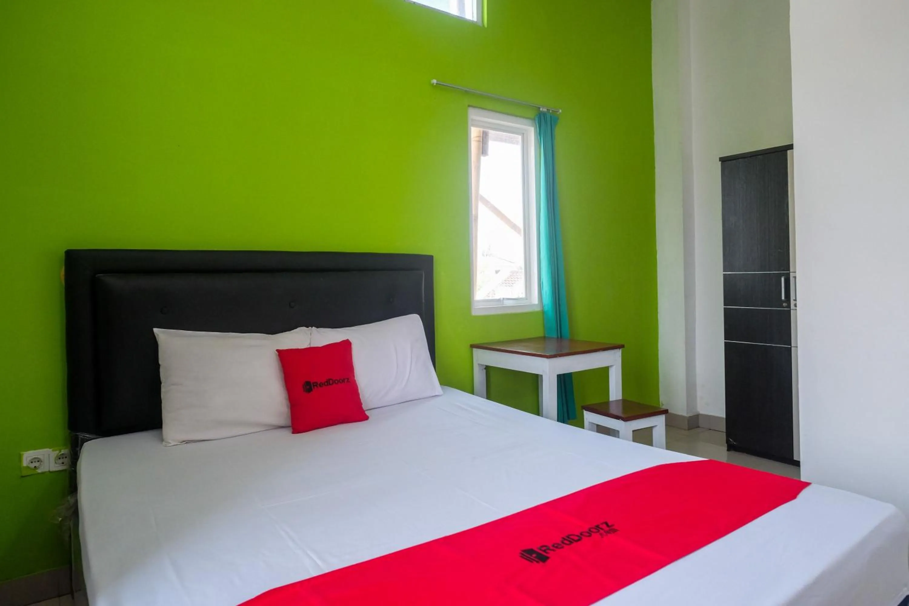 Bedroom, Bed in RedDoorz near Pakuwon Mall Solo Baru