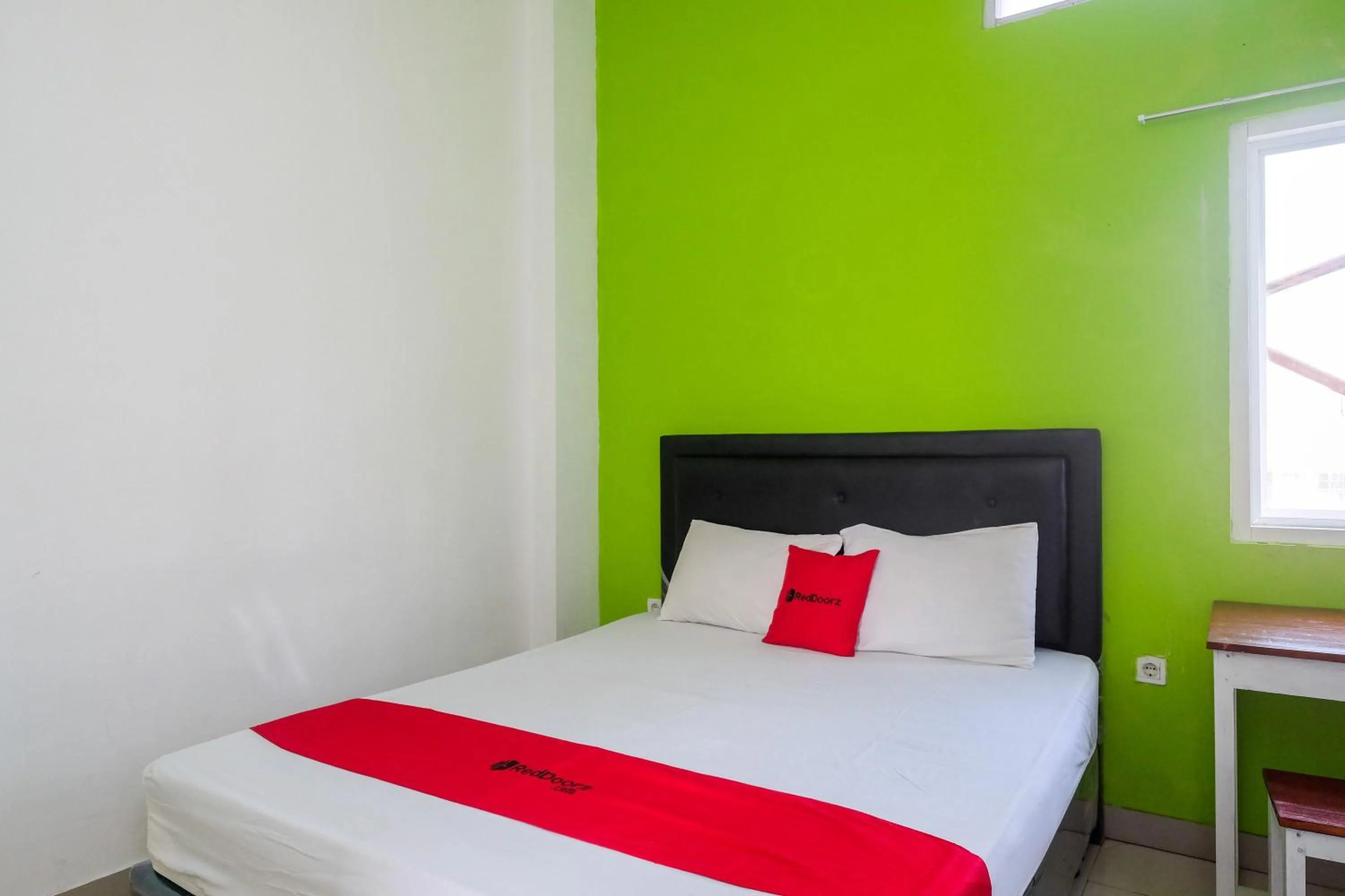 Bedroom, Bed in RedDoorz near Pakuwon Mall Solo Baru