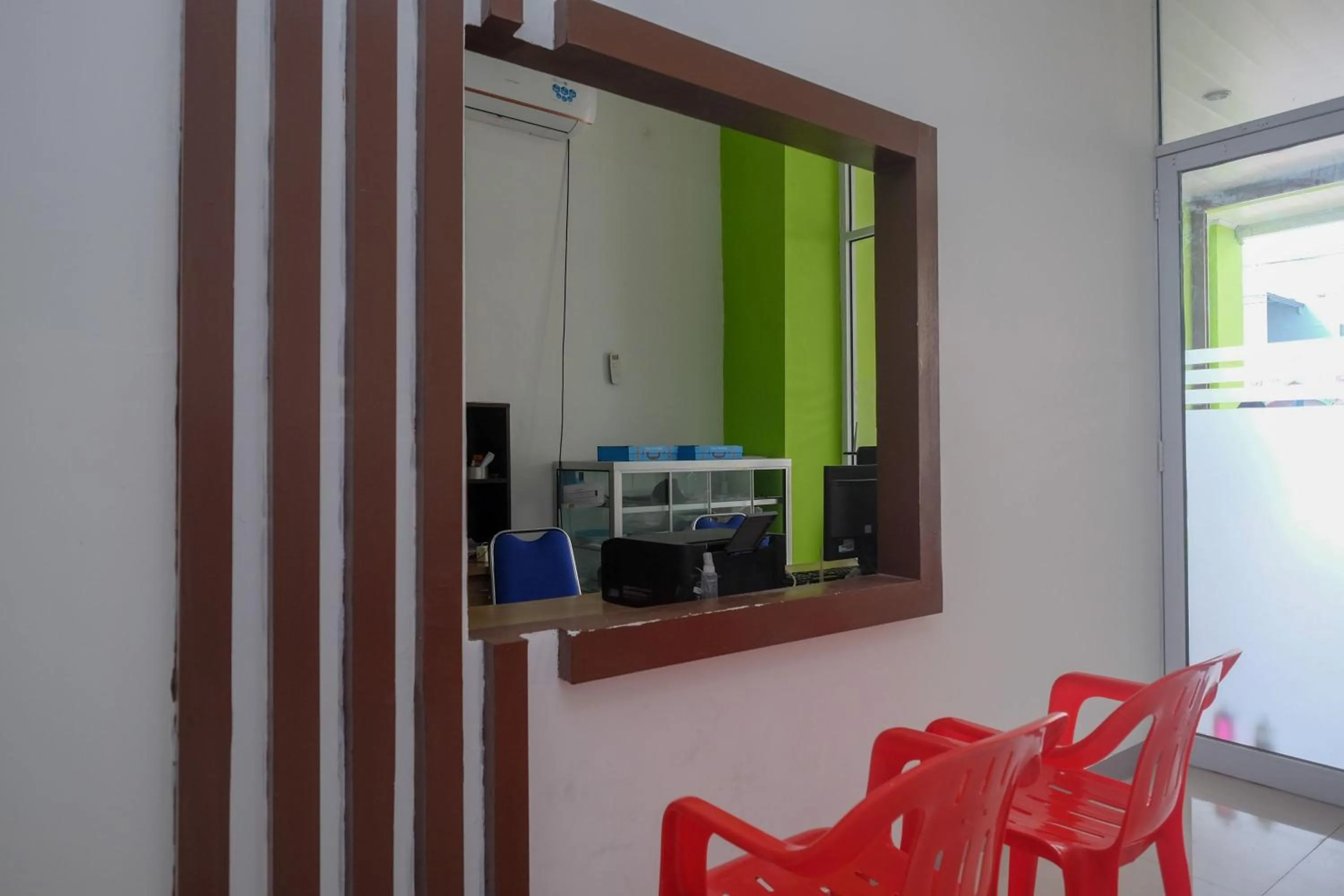 Lobby or reception in RedDoorz near Pakuwon Mall Solo Baru