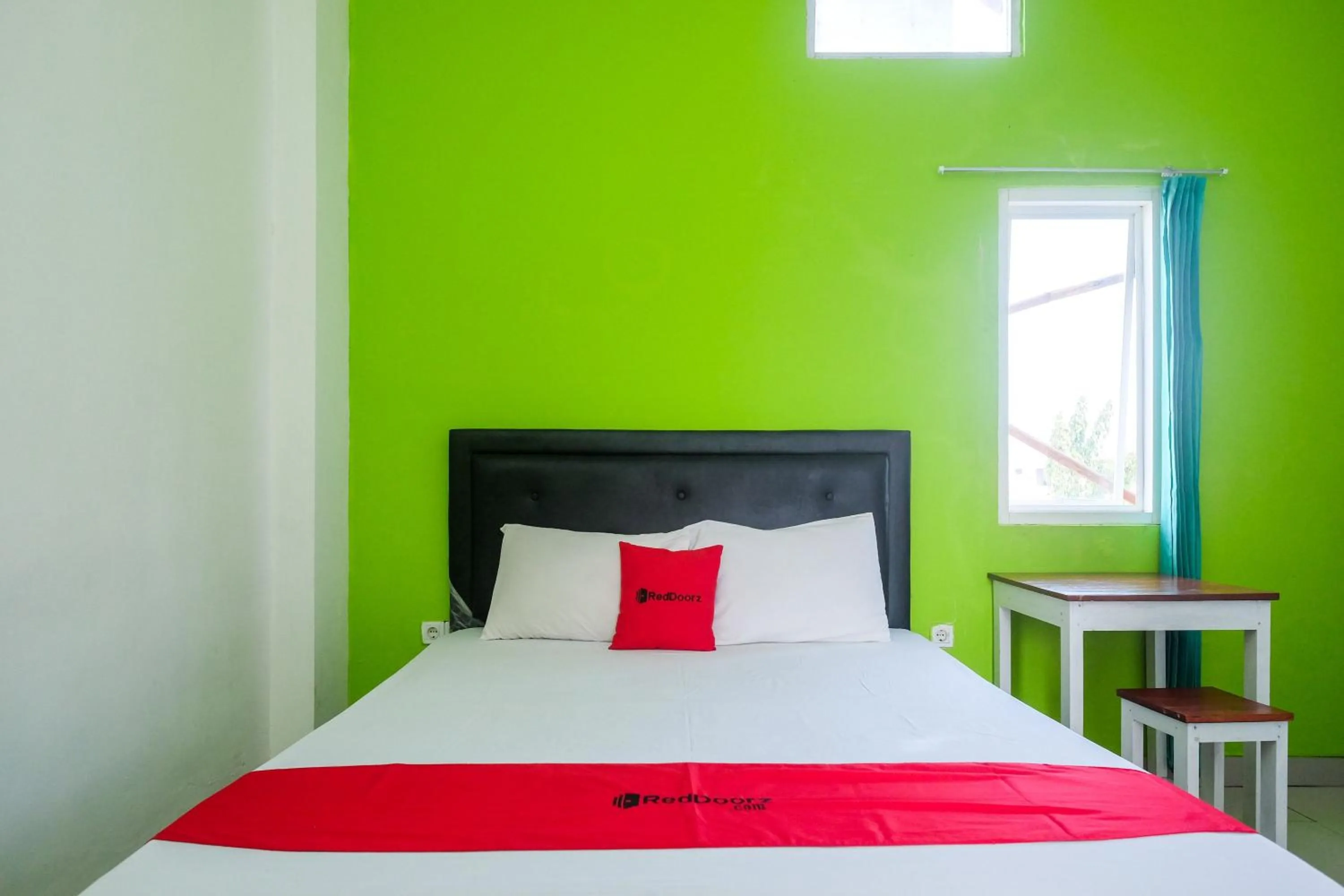 Bedroom, Bed in RedDoorz near Pakuwon Mall Solo Baru