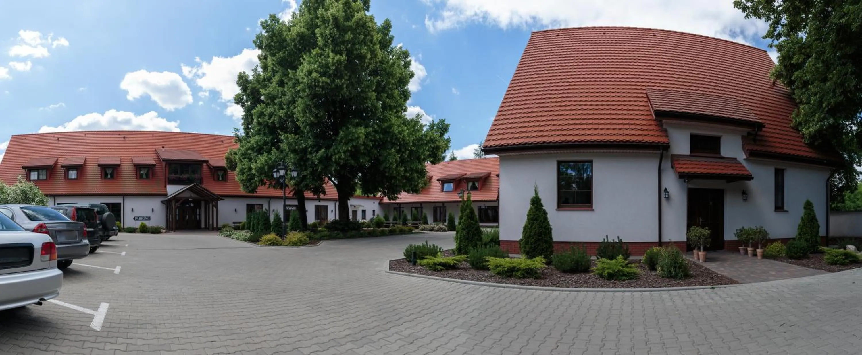 Property building in Hotel Folwark