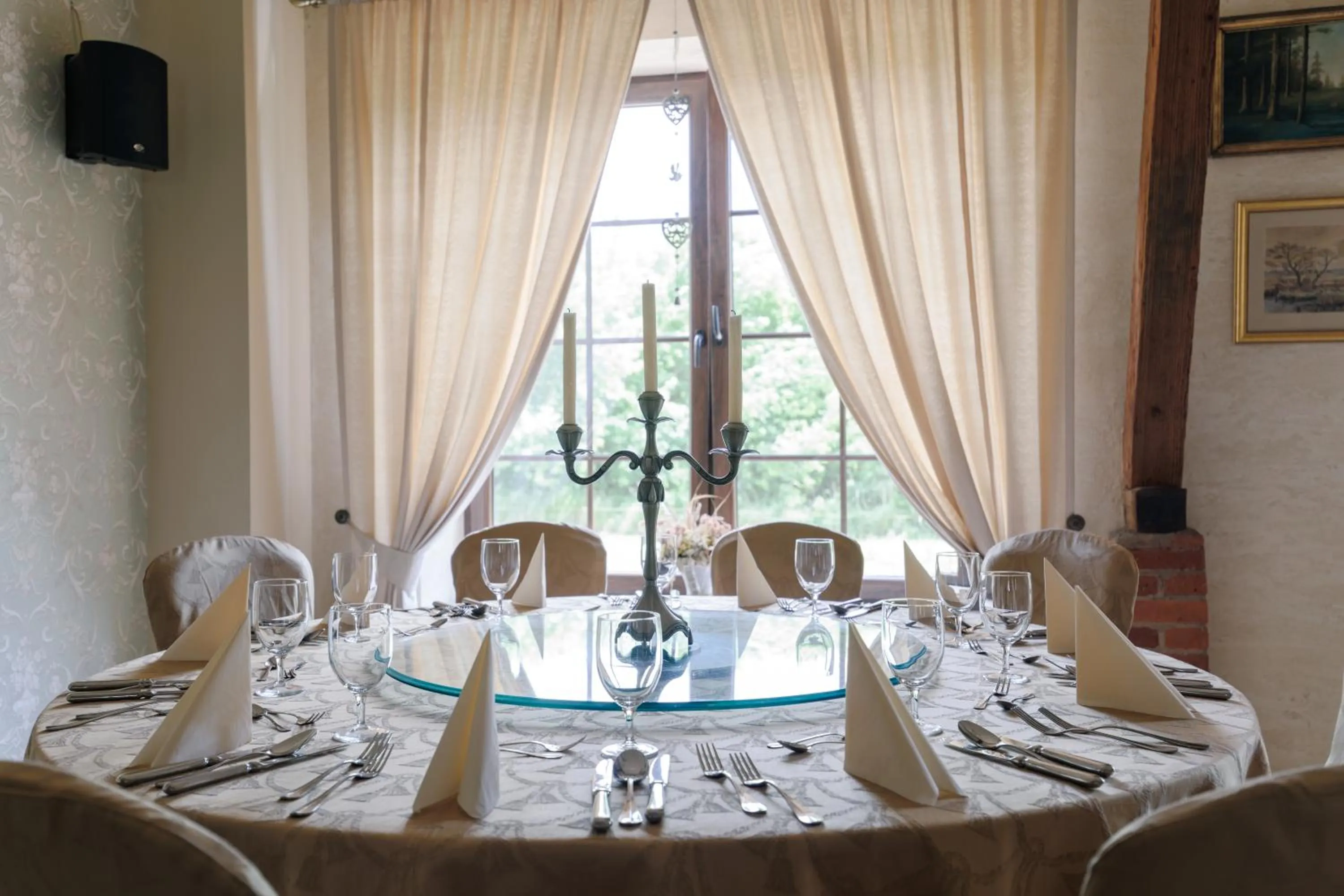 Restaurant/places to eat in Hotel Folwark