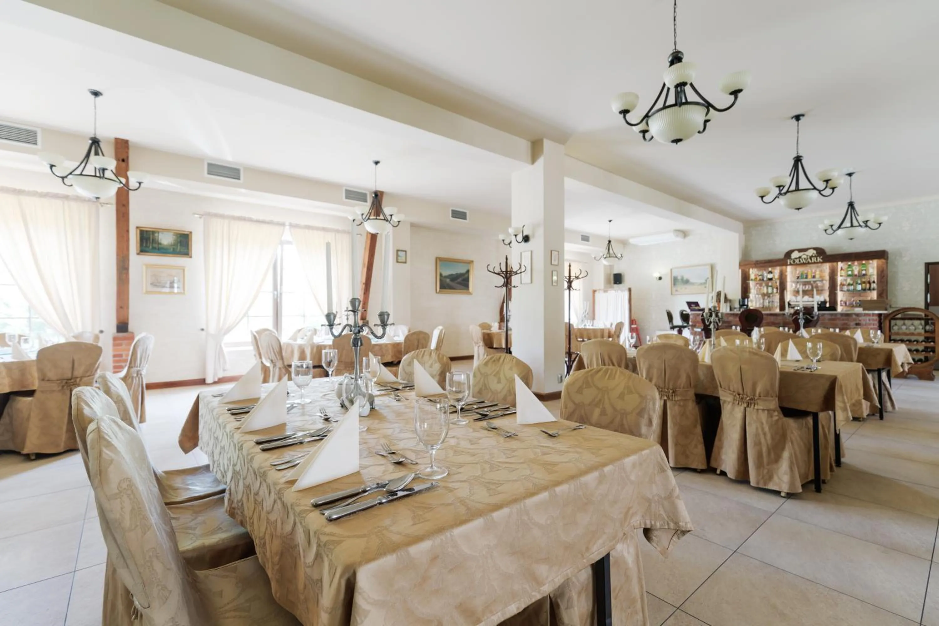 Restaurant/places to eat in Hotel Folwark