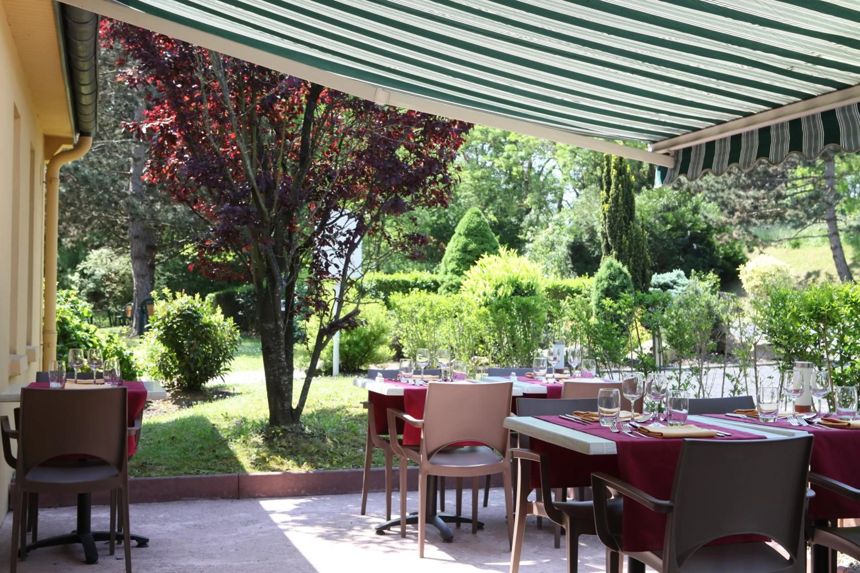 Patio in Kyriad Nancy Sud - Ludres