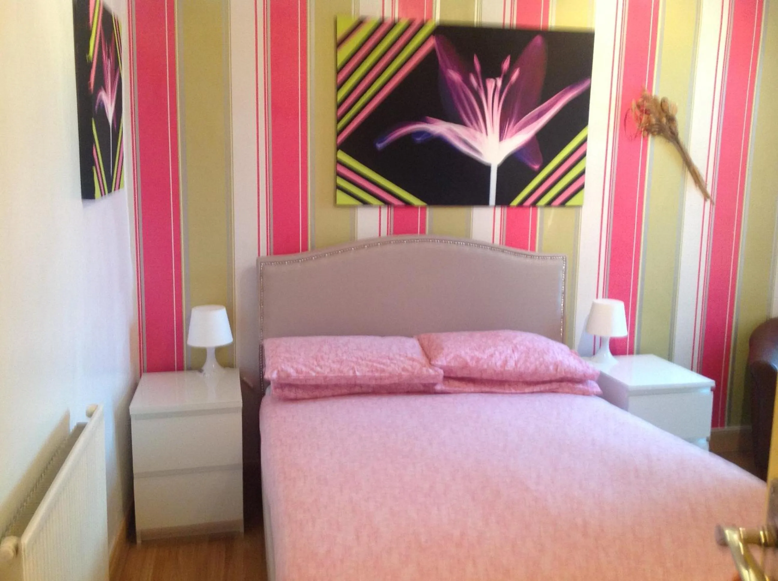 Bed in Fairhaven Hotel on Woodfield Road