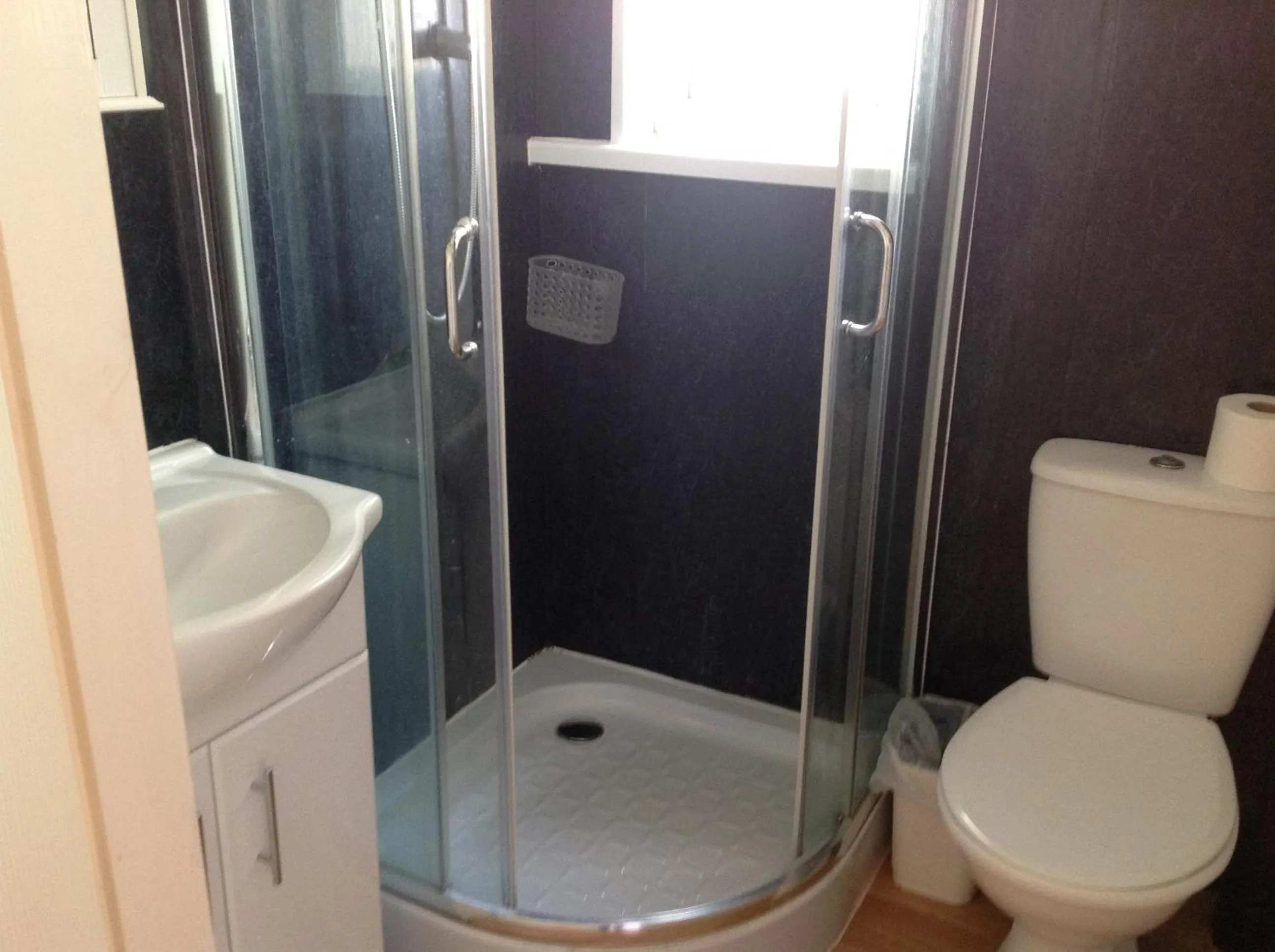 Bathroom in Fairhaven Hotel on Woodfield Road