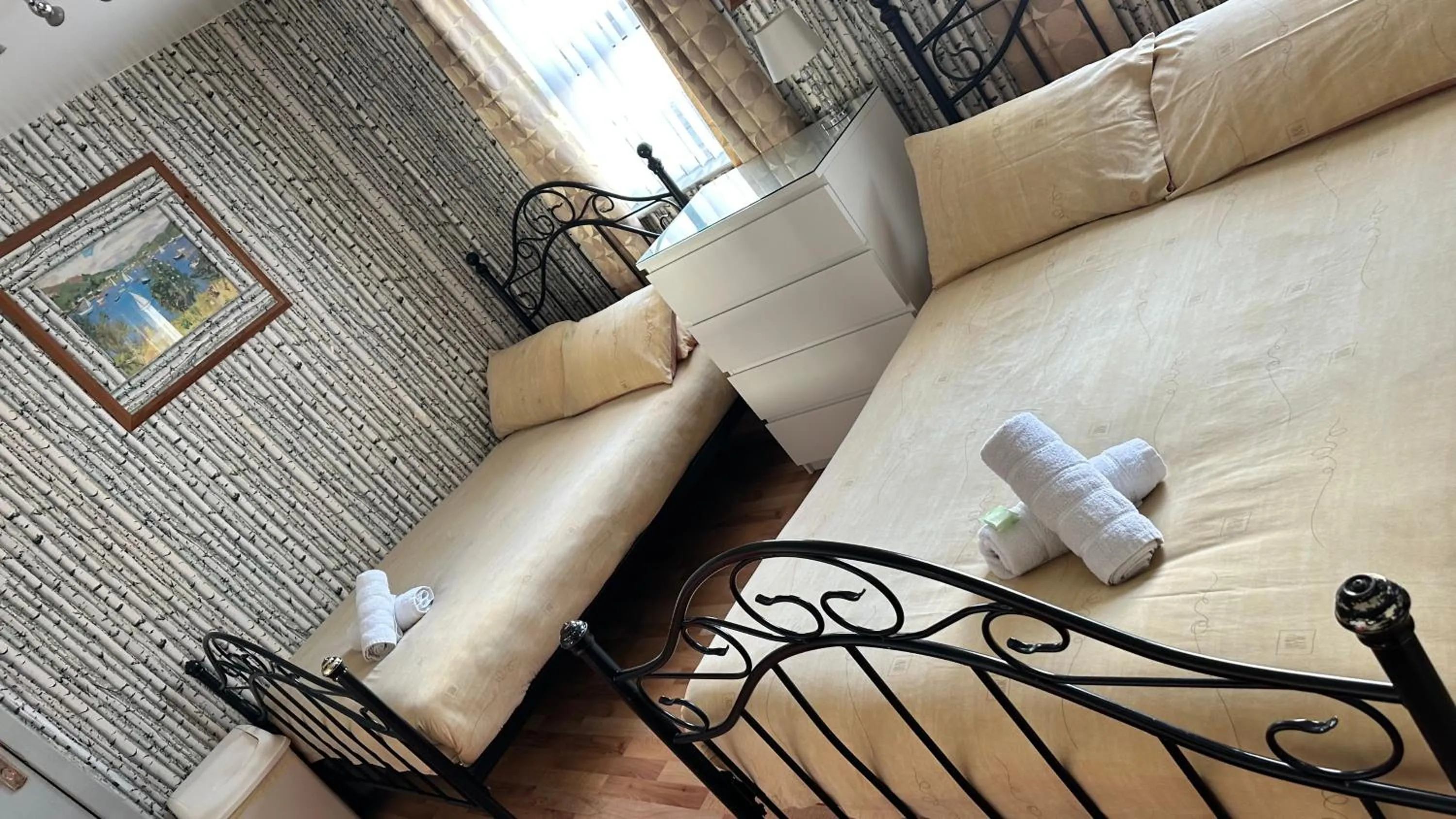 Bed in Fairhaven Hotel on Woodfield Road