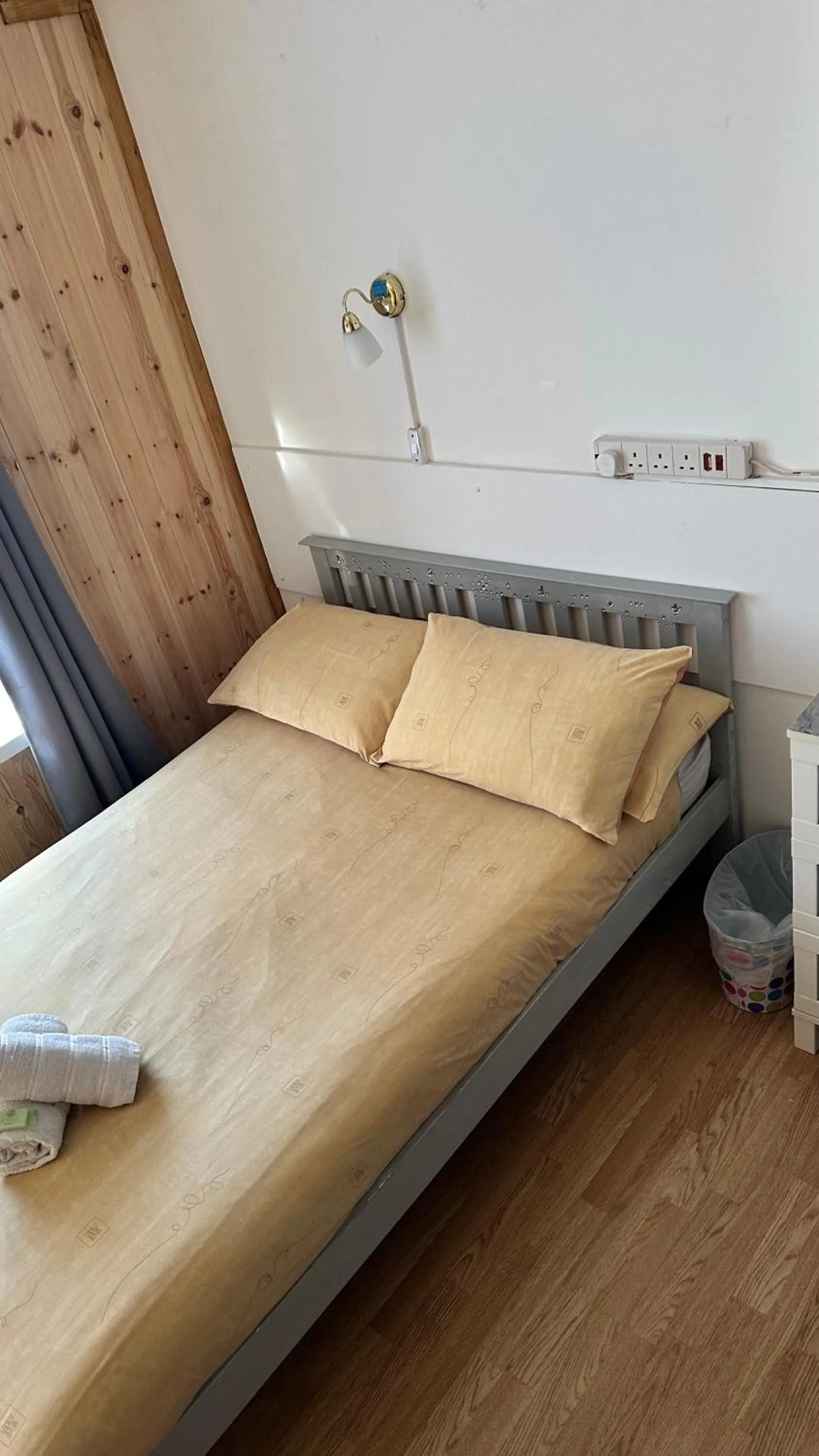 Bed in Fairhaven Hotel on Woodfield Road