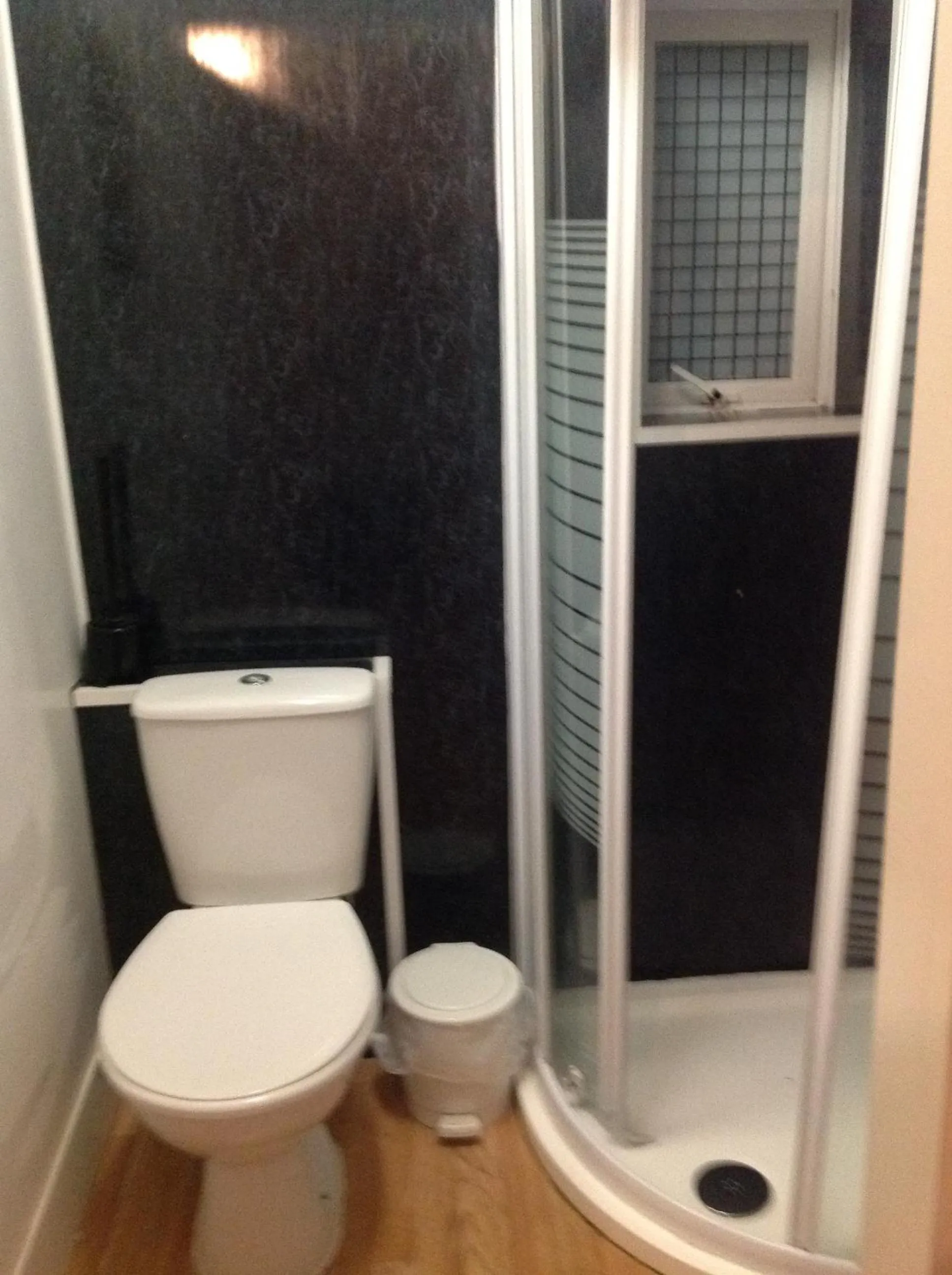 Bathroom in Fairhaven Hotel on Woodfield Road