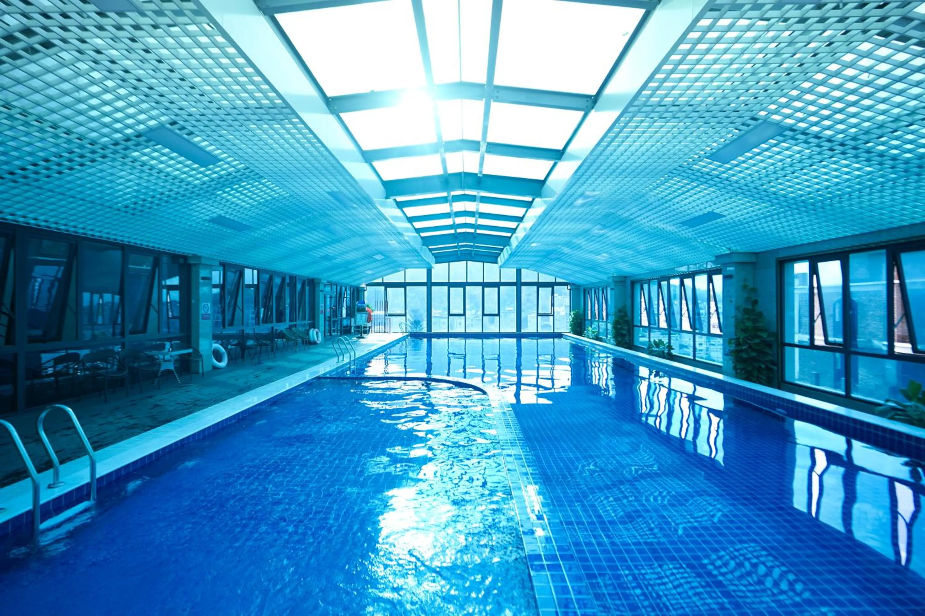 Swimming pool in D'Lioro Hotel & Resort