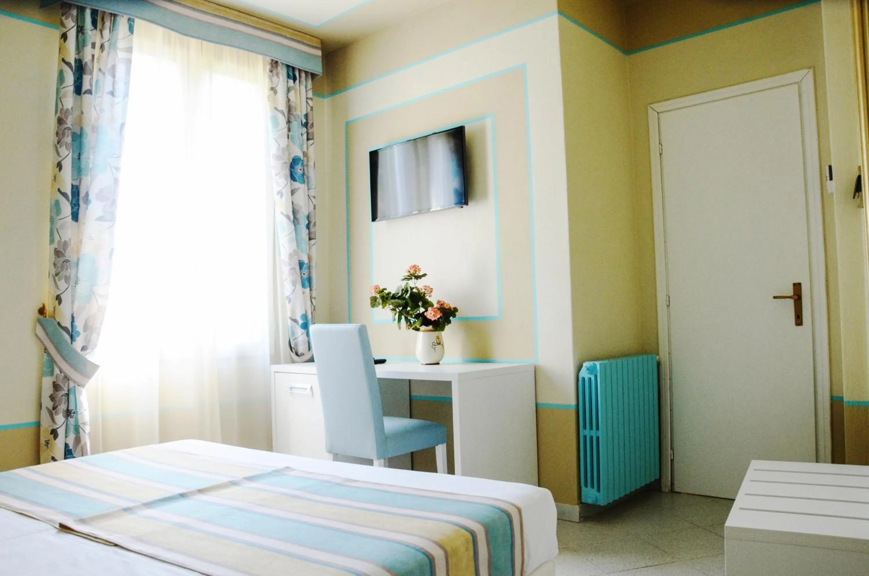 Photo of the whole room, Bed in Hotel Souvenir