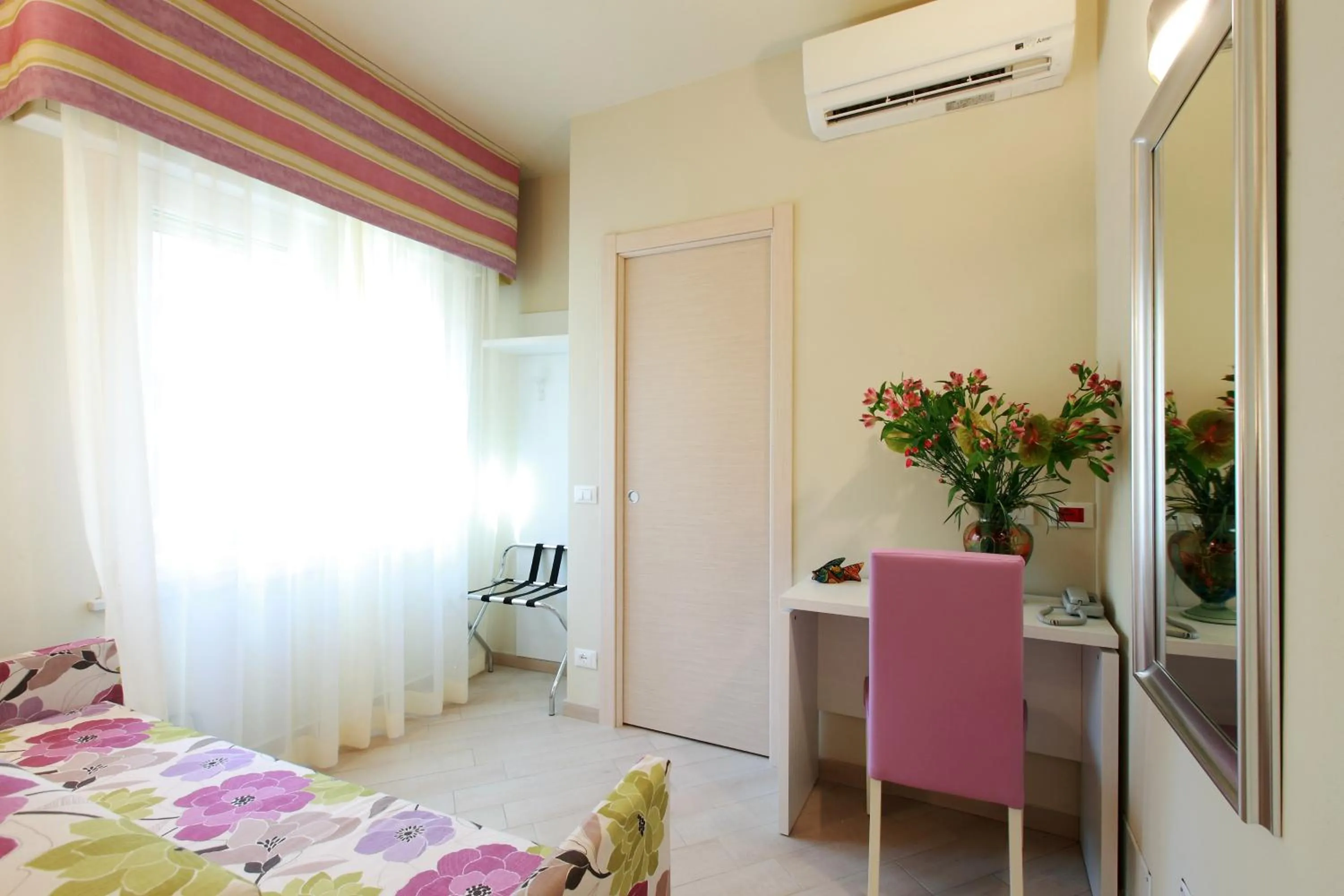 Photo of the whole room, Bed in Hotel Souvenir