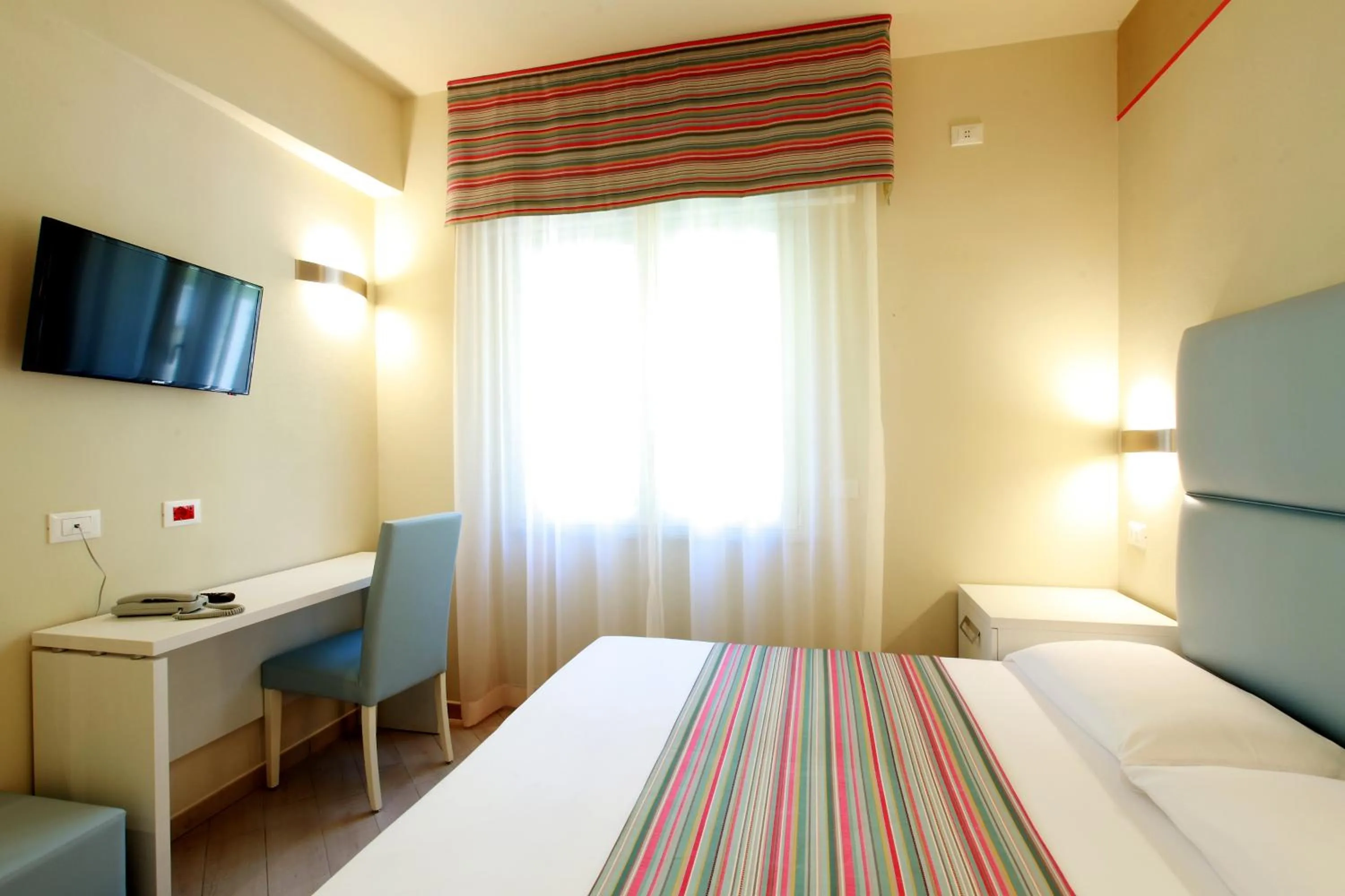 Photo of the whole room, Bed in Hotel Souvenir