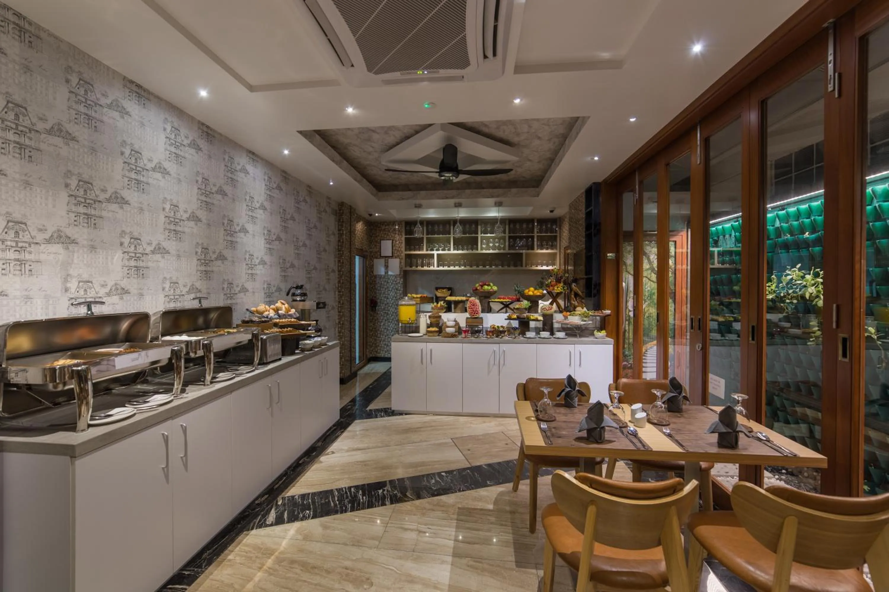 Restaurant/places to eat in Samann Host