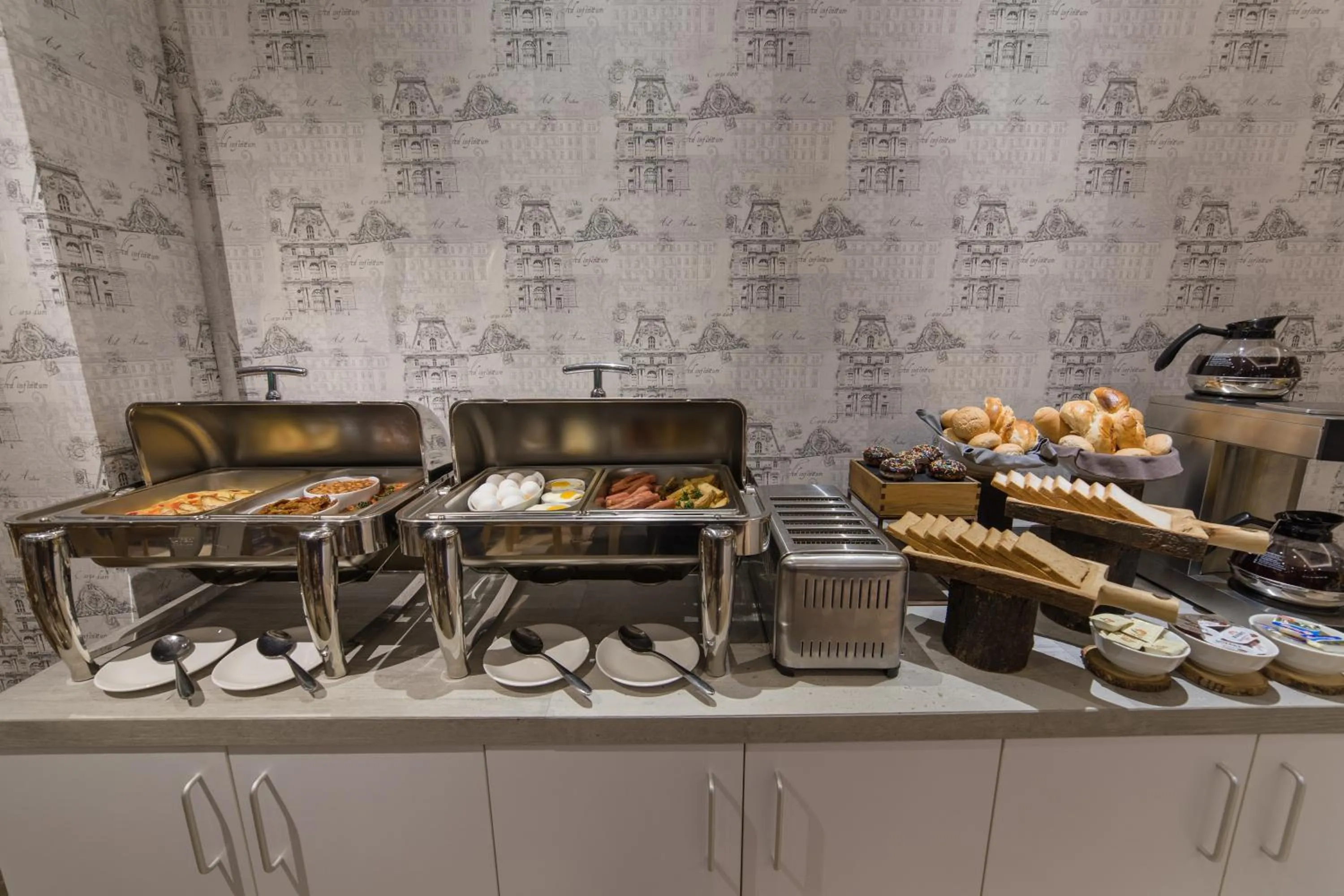 Restaurant/places to eat in Samann Host