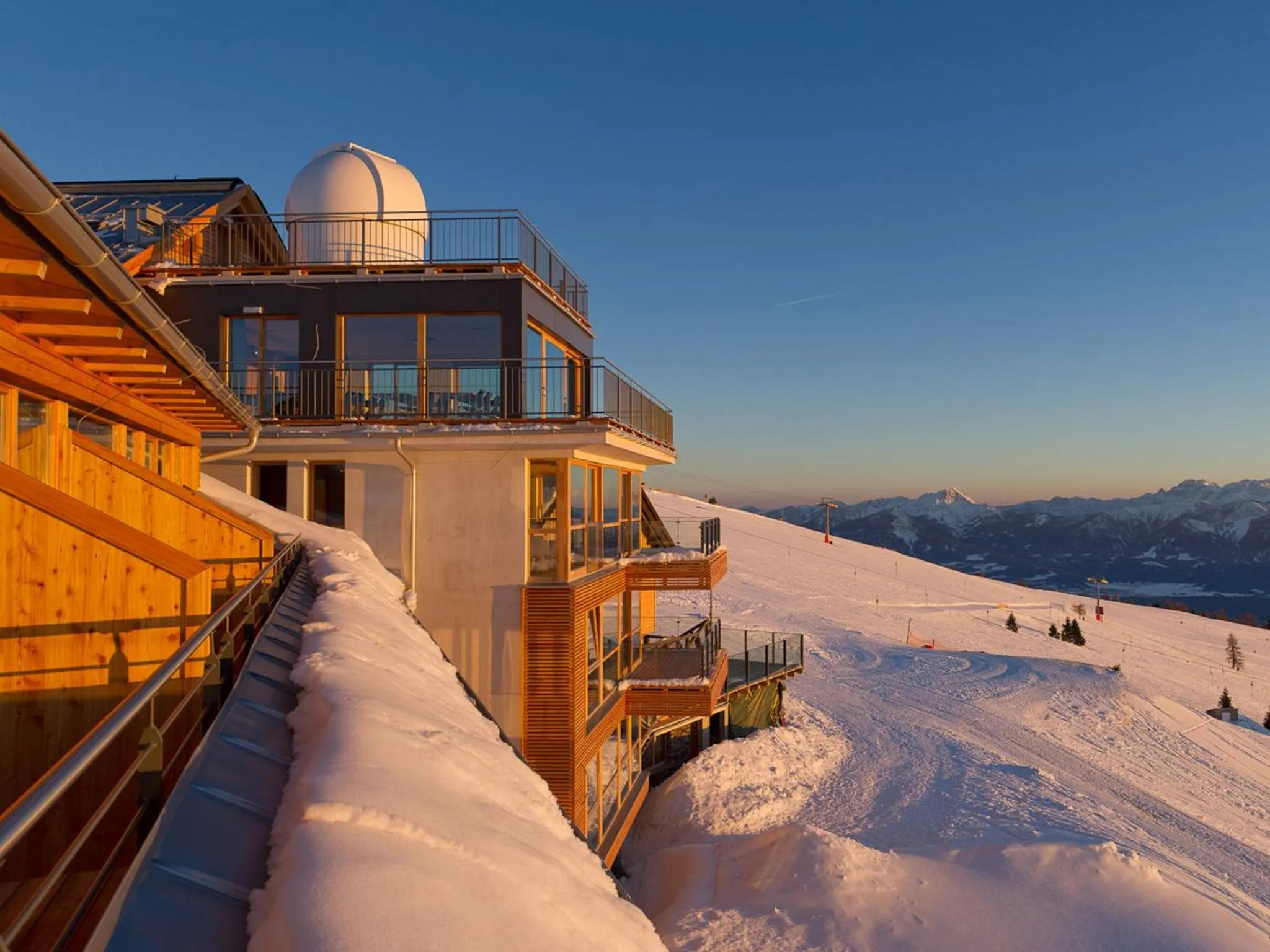 Facade/entrance in Alpinhotel Pacheiner