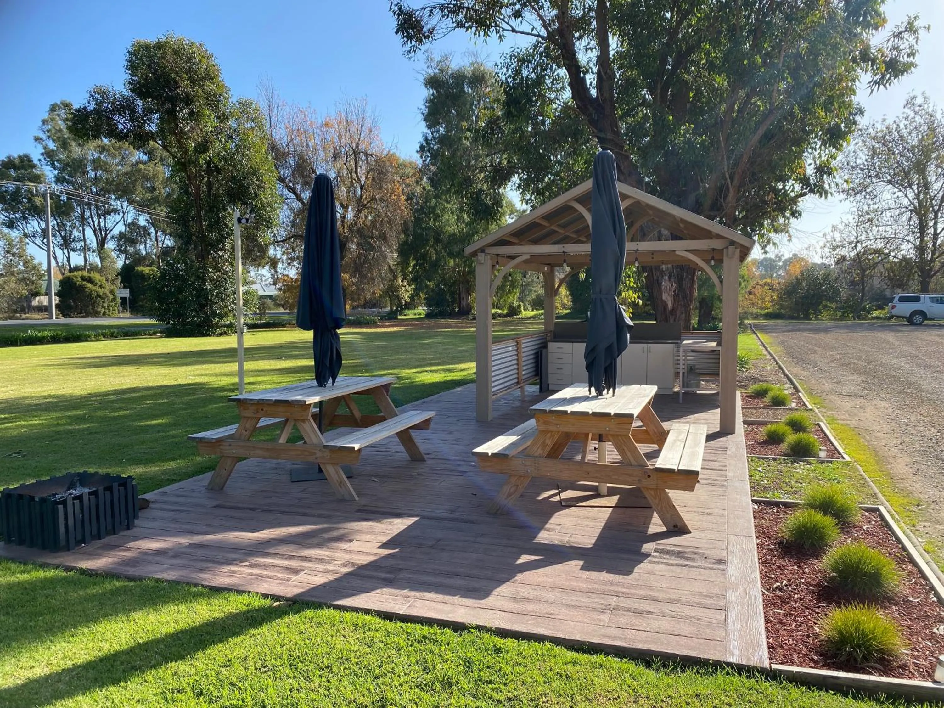 Evening entertainment in Tatura Country Motel