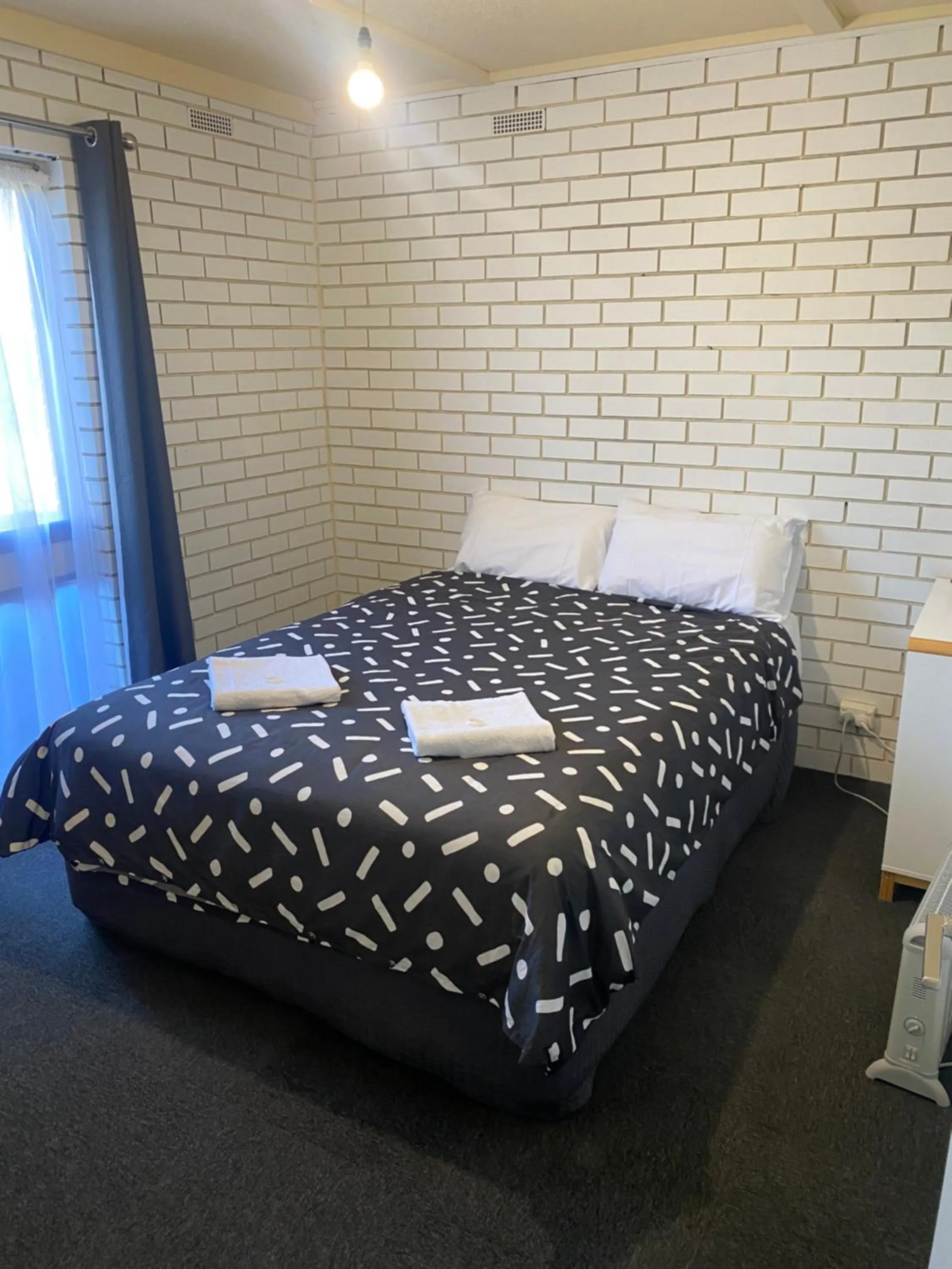 Bed in Tatura Country Motel