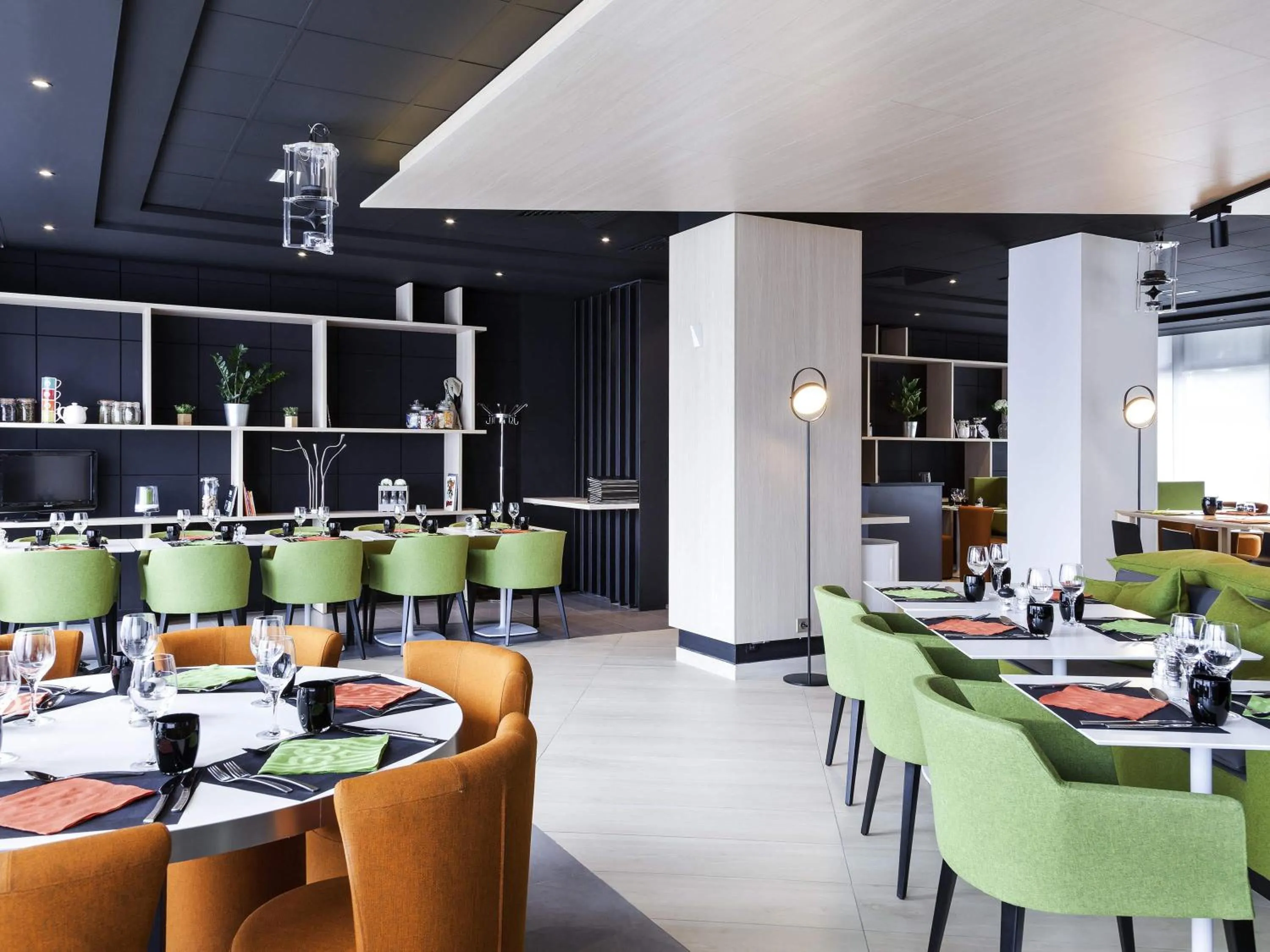 Restaurant/places to eat in Novotel Tours Centre Gare