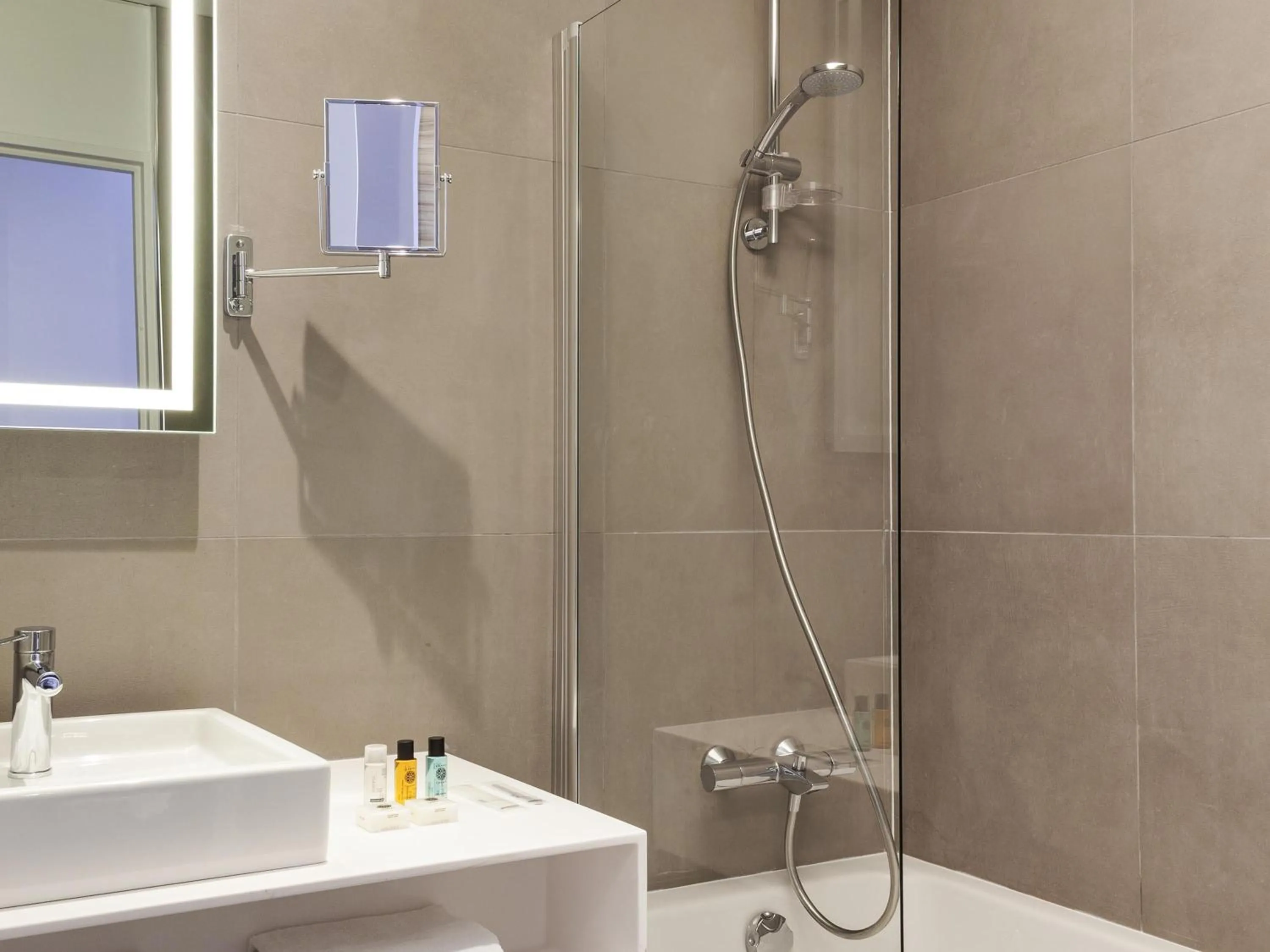 Bedroom in Novotel Tours Centre Gare