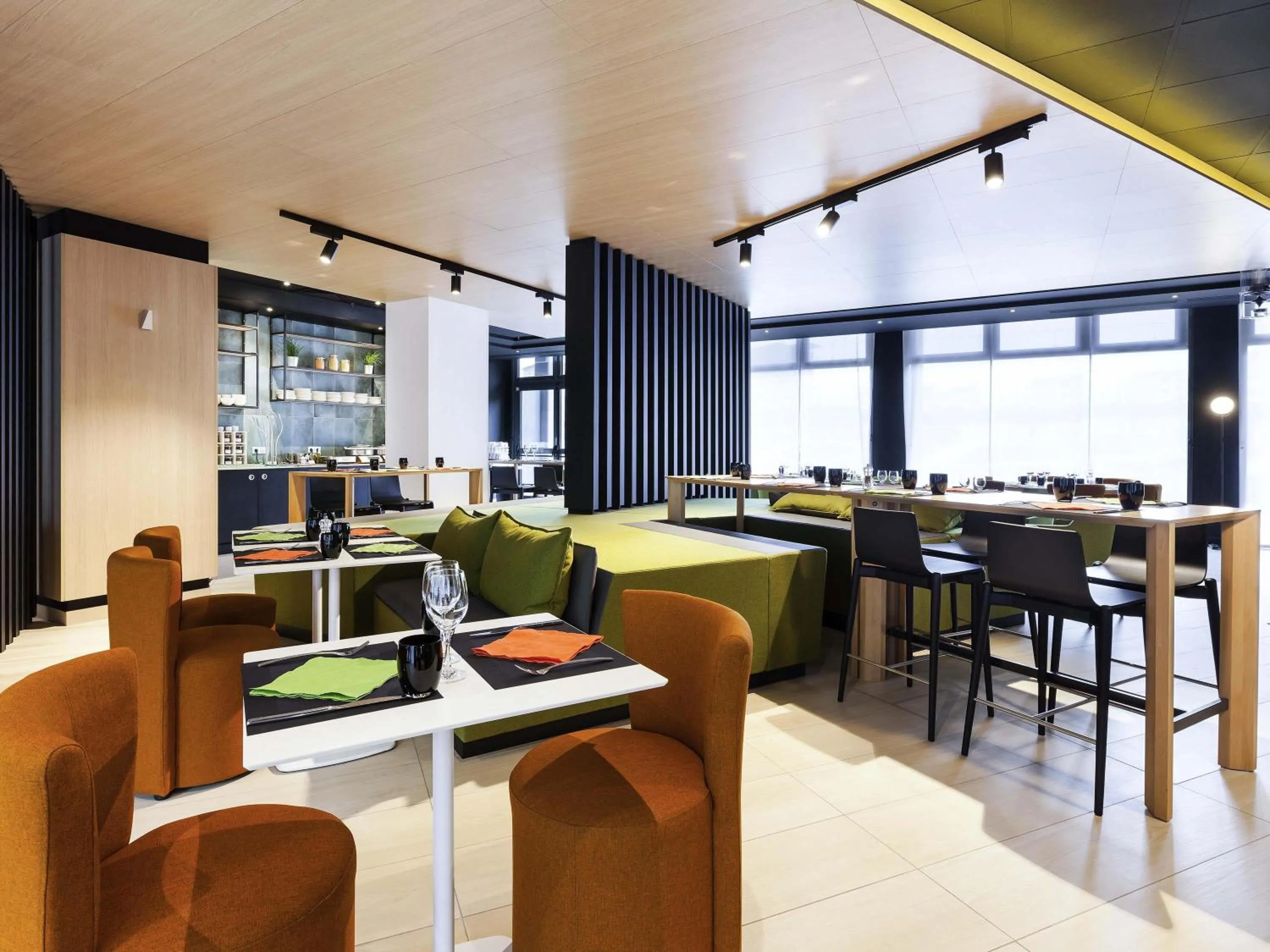 Restaurant/places to eat in Novotel Tours Centre Gare