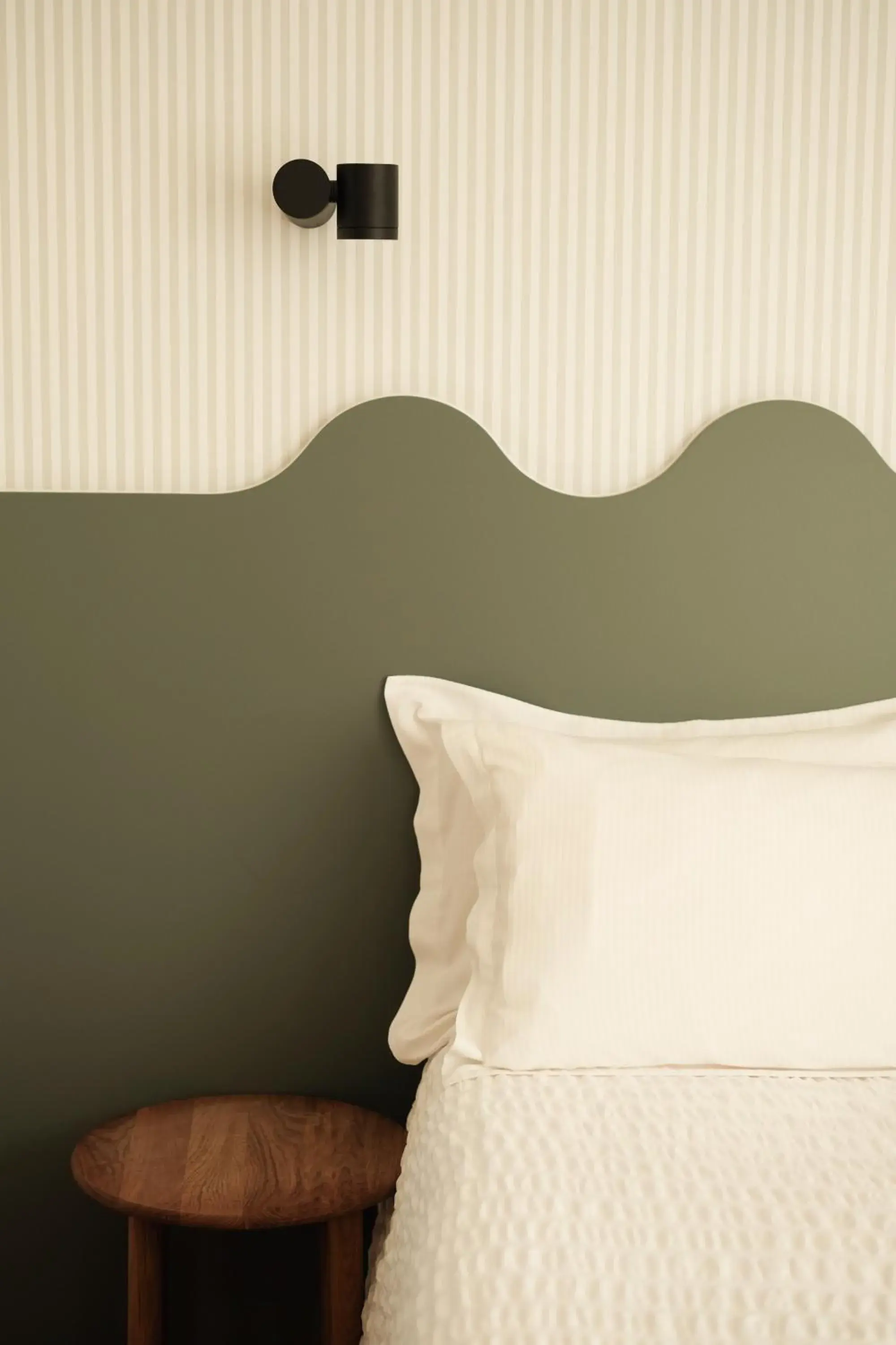 Superior Double Room with Veranda in Hôtel Les Voisins Beaucemaine Superior Double Room with Veranda in Hôtel Les Voisins Beaucemaine