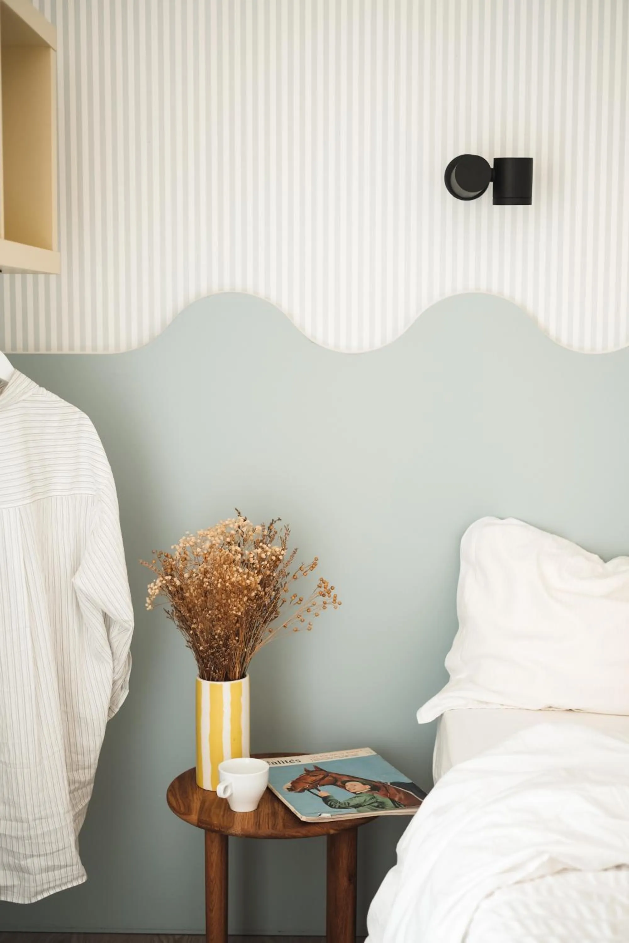 Bed in Hôtel Les Voisins Beaucemaine