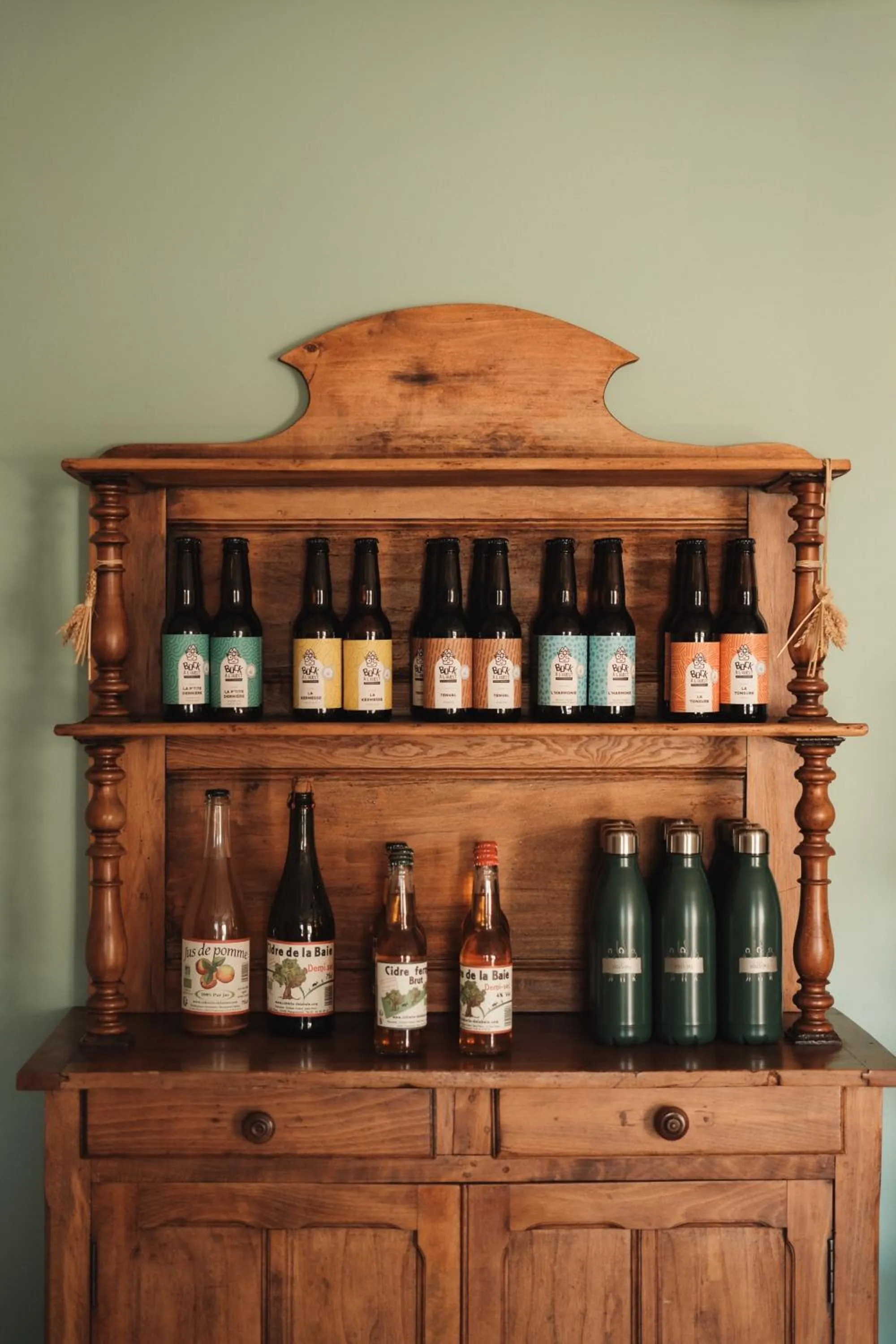 Food and drinks in Hôtel Les Voisins Beaucemaine