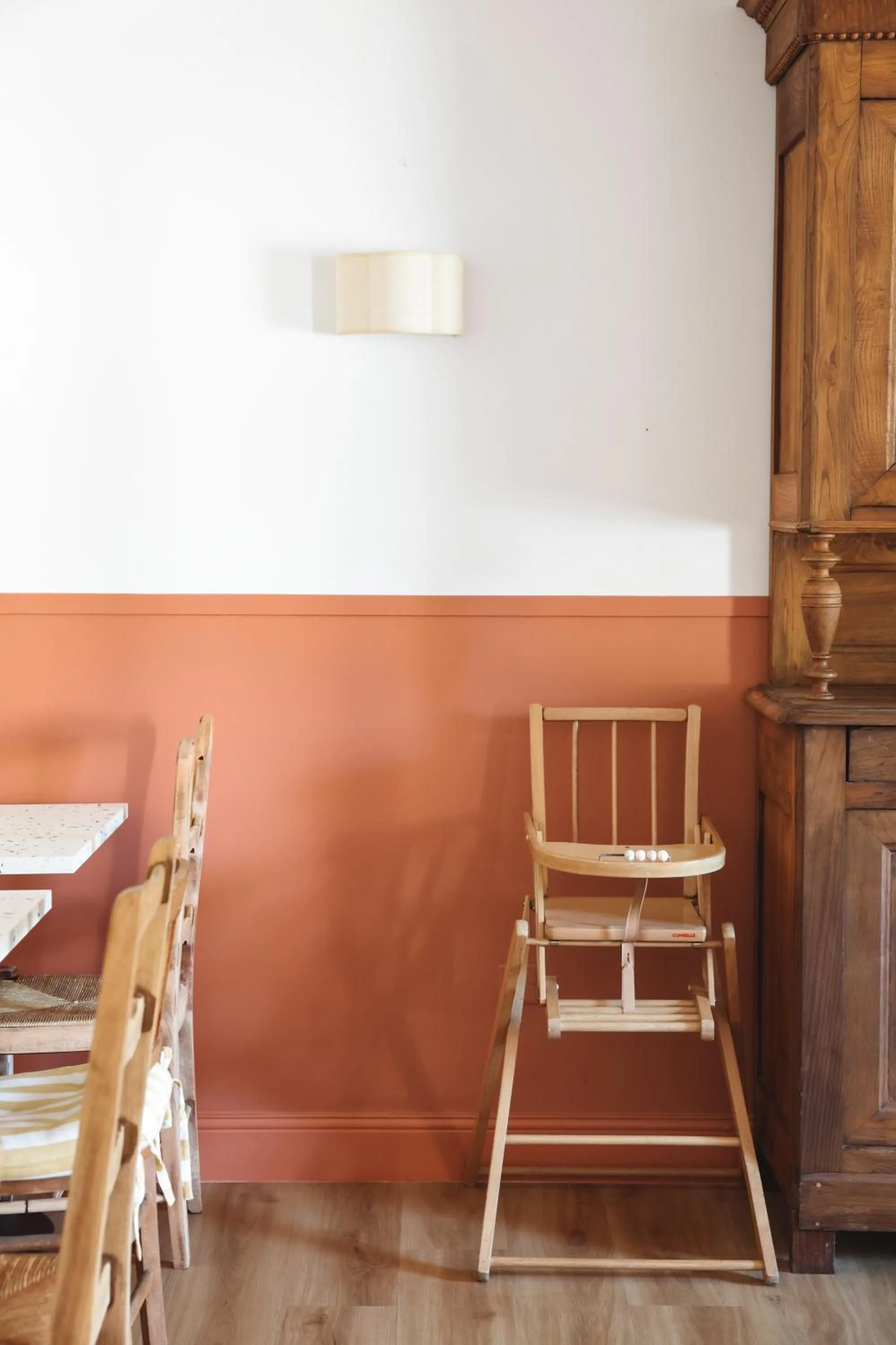 Living room in Hôtel Les Voisins Beaucemaine