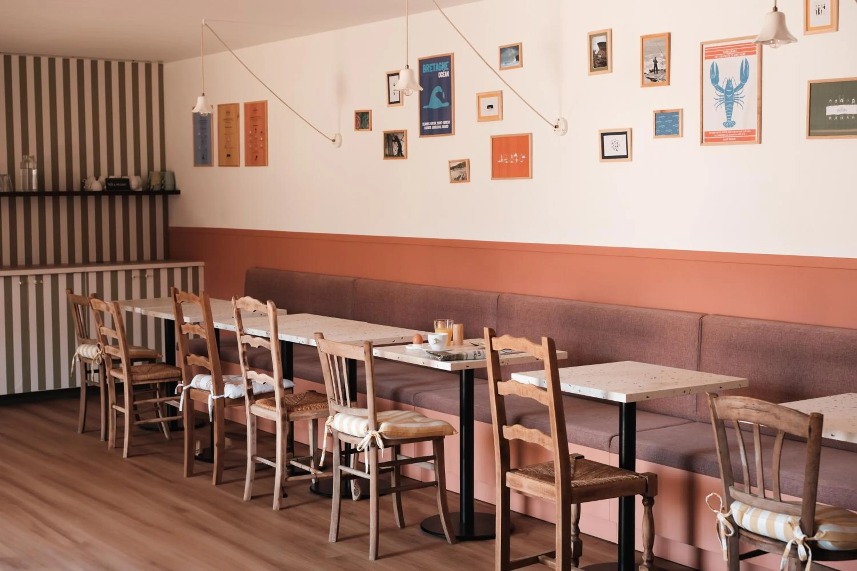 Restaurant/places to eat in Hôtel Les Voisins Beaucemaine