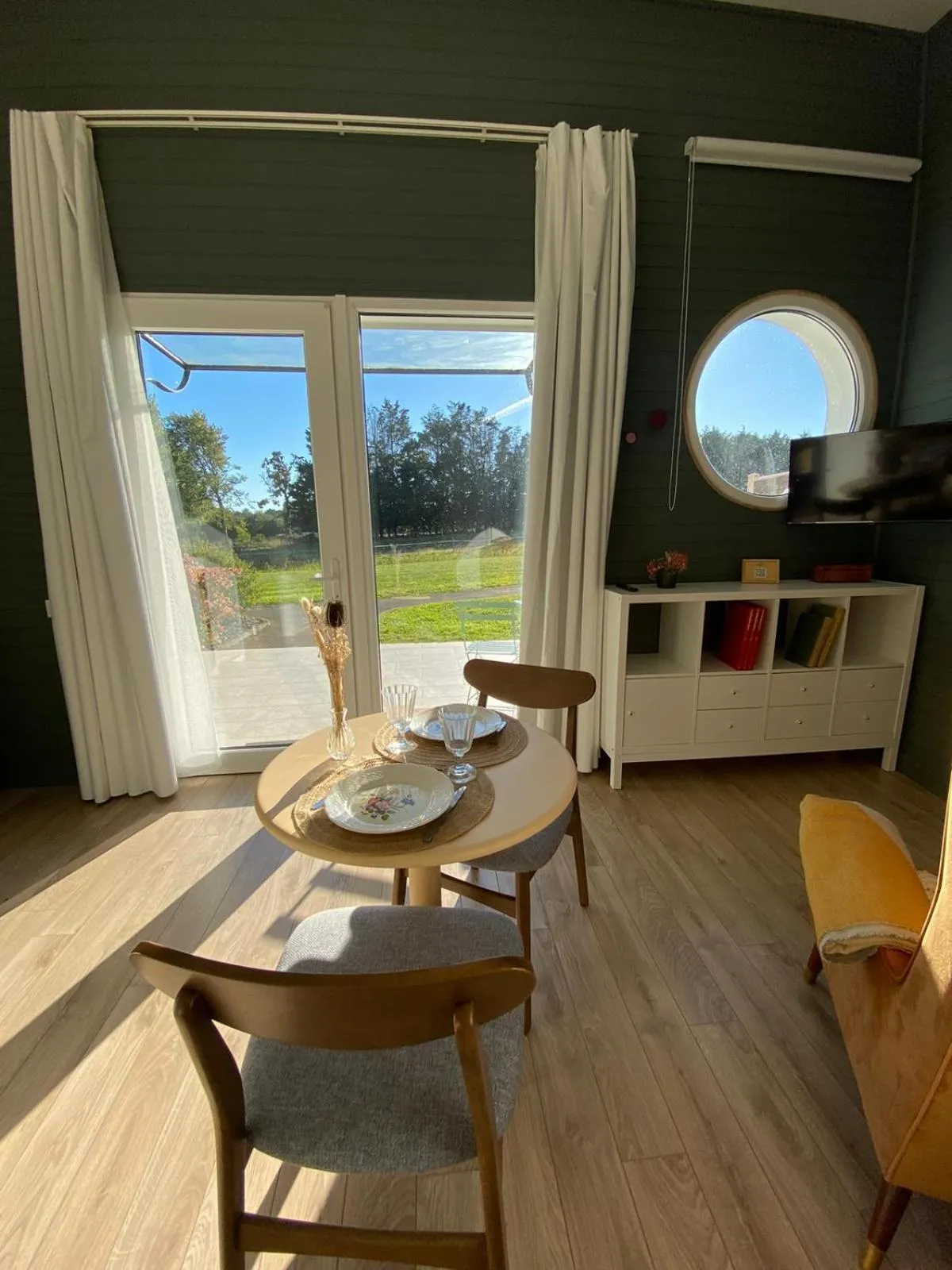 Living room in Hôtel Les Voisins Beaucemaine