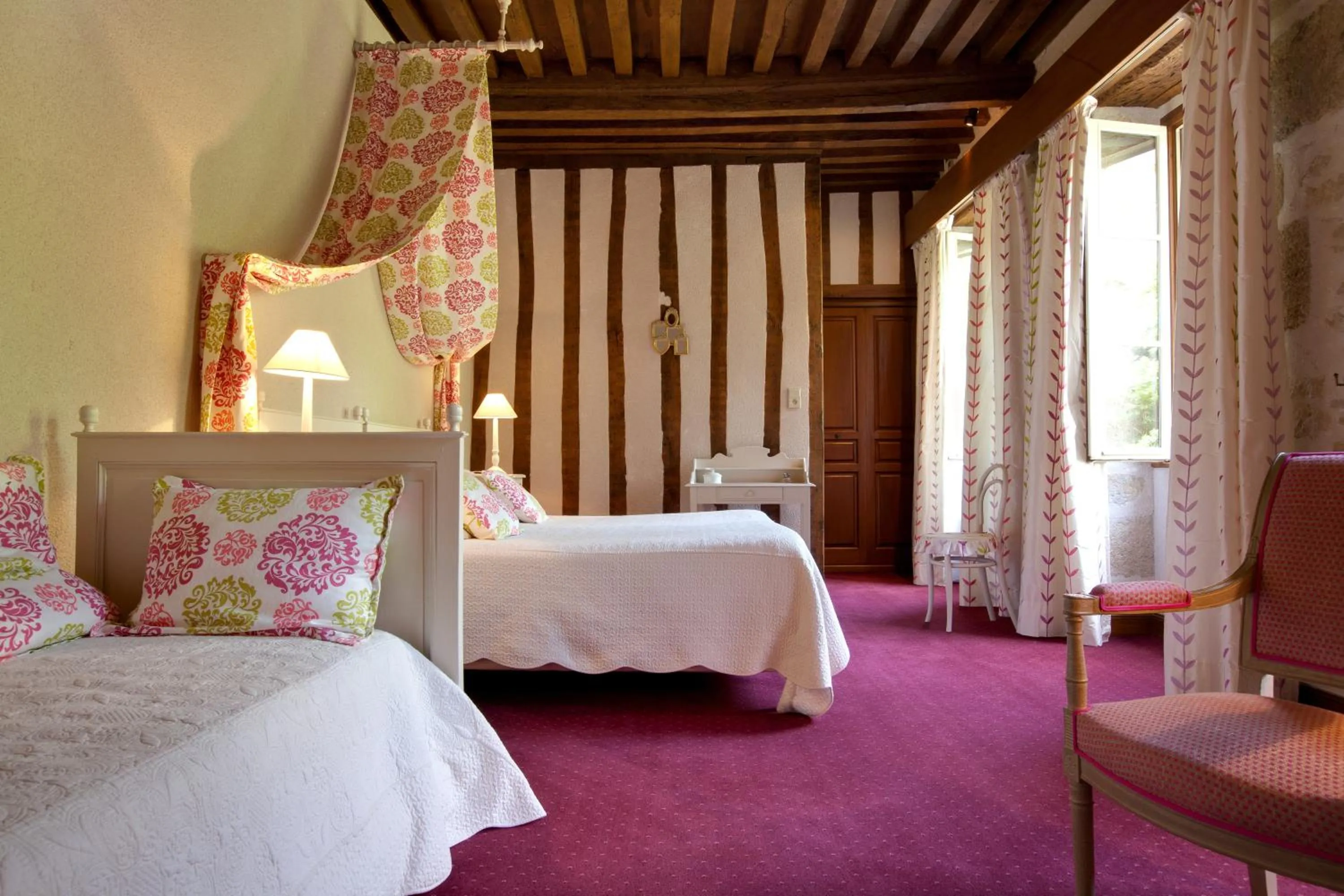 Photo of the whole room, Bed in Grand Hôtel Montespan Talleyrand