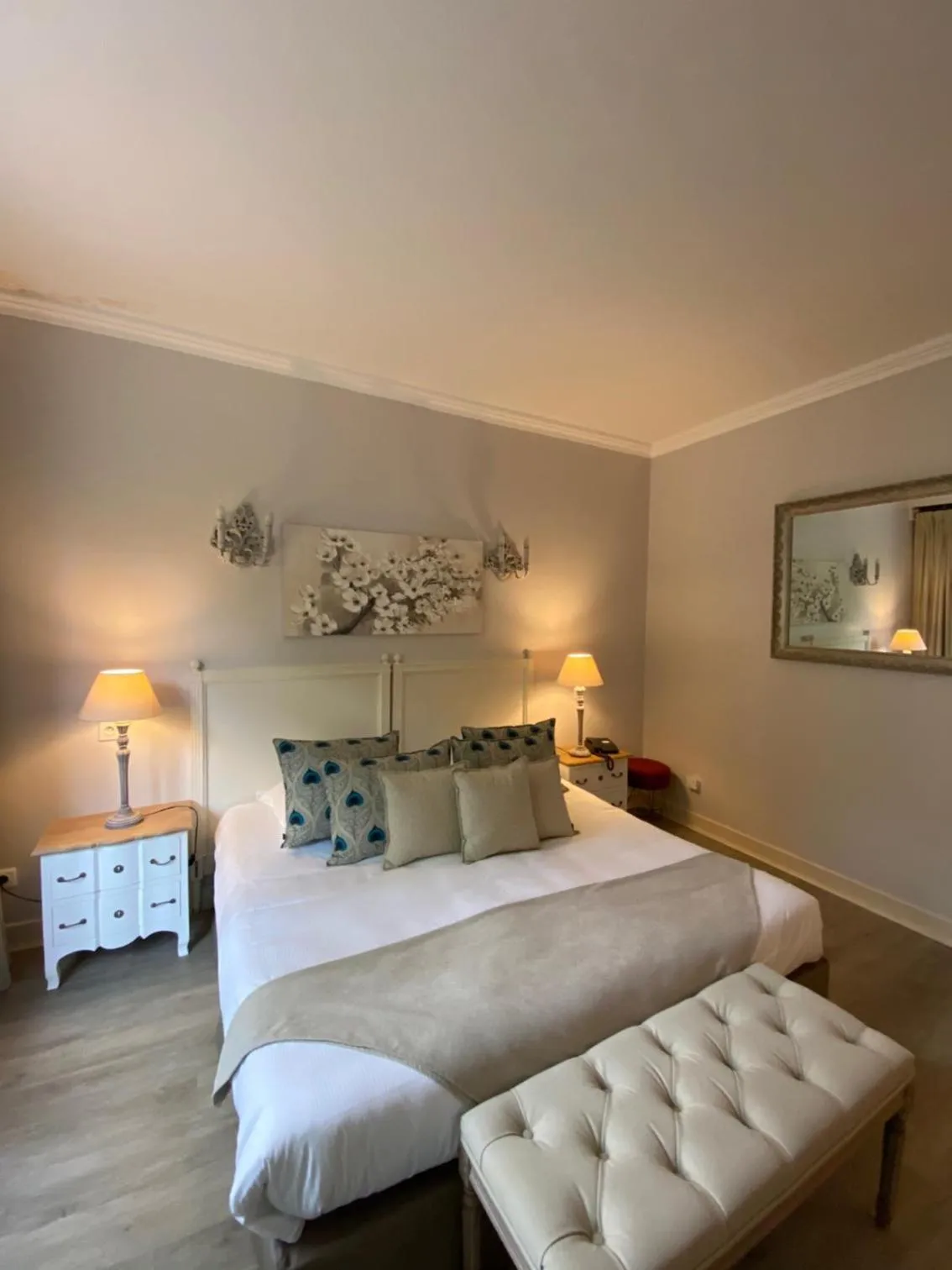 Bed in Grand Hôtel Montespan Talleyrand