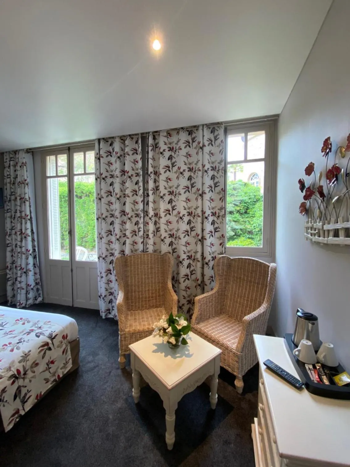 Bed in Grand Hôtel Montespan Talleyrand