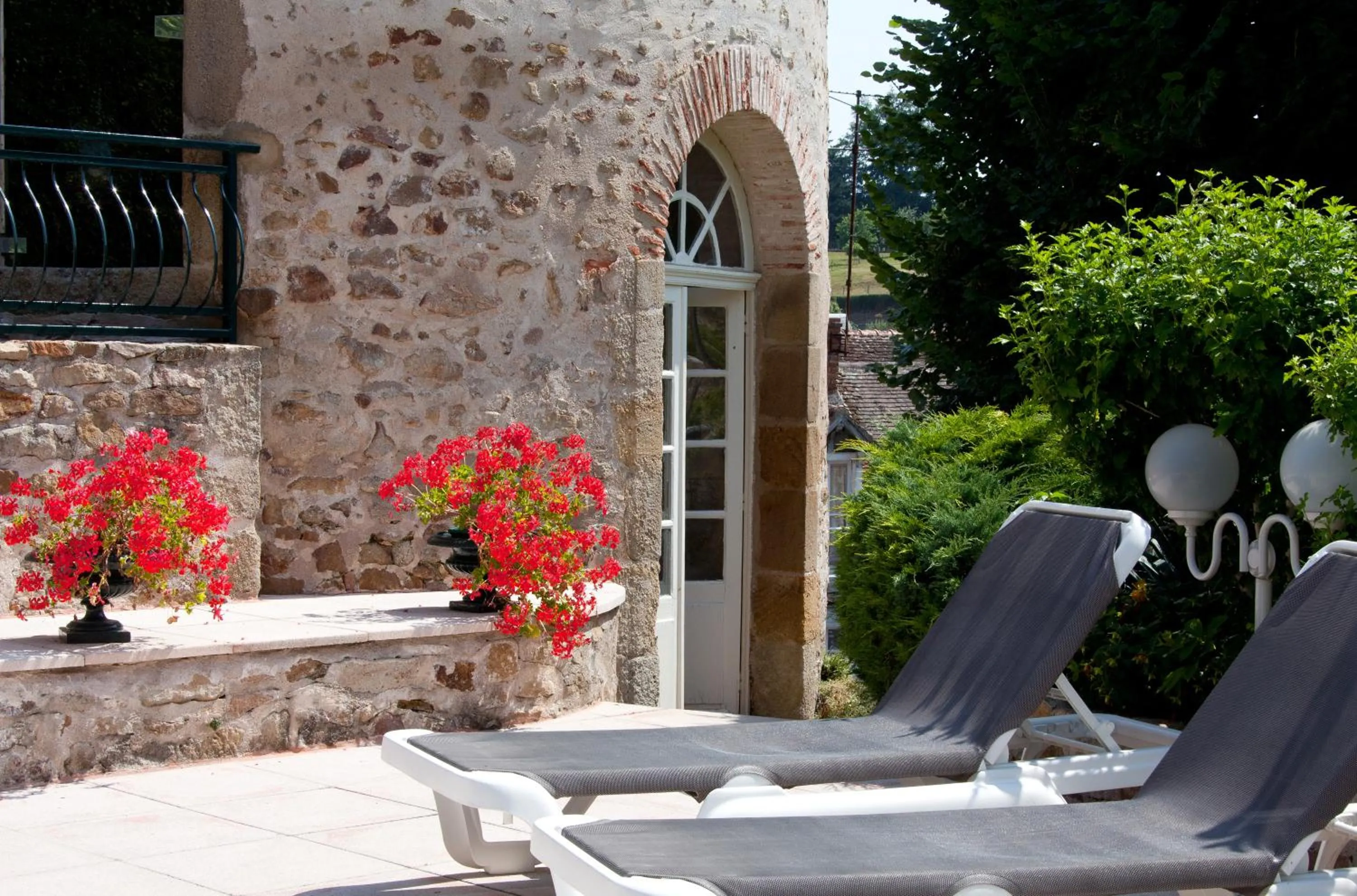 Patio in Grand Hôtel Montespan Talleyrand