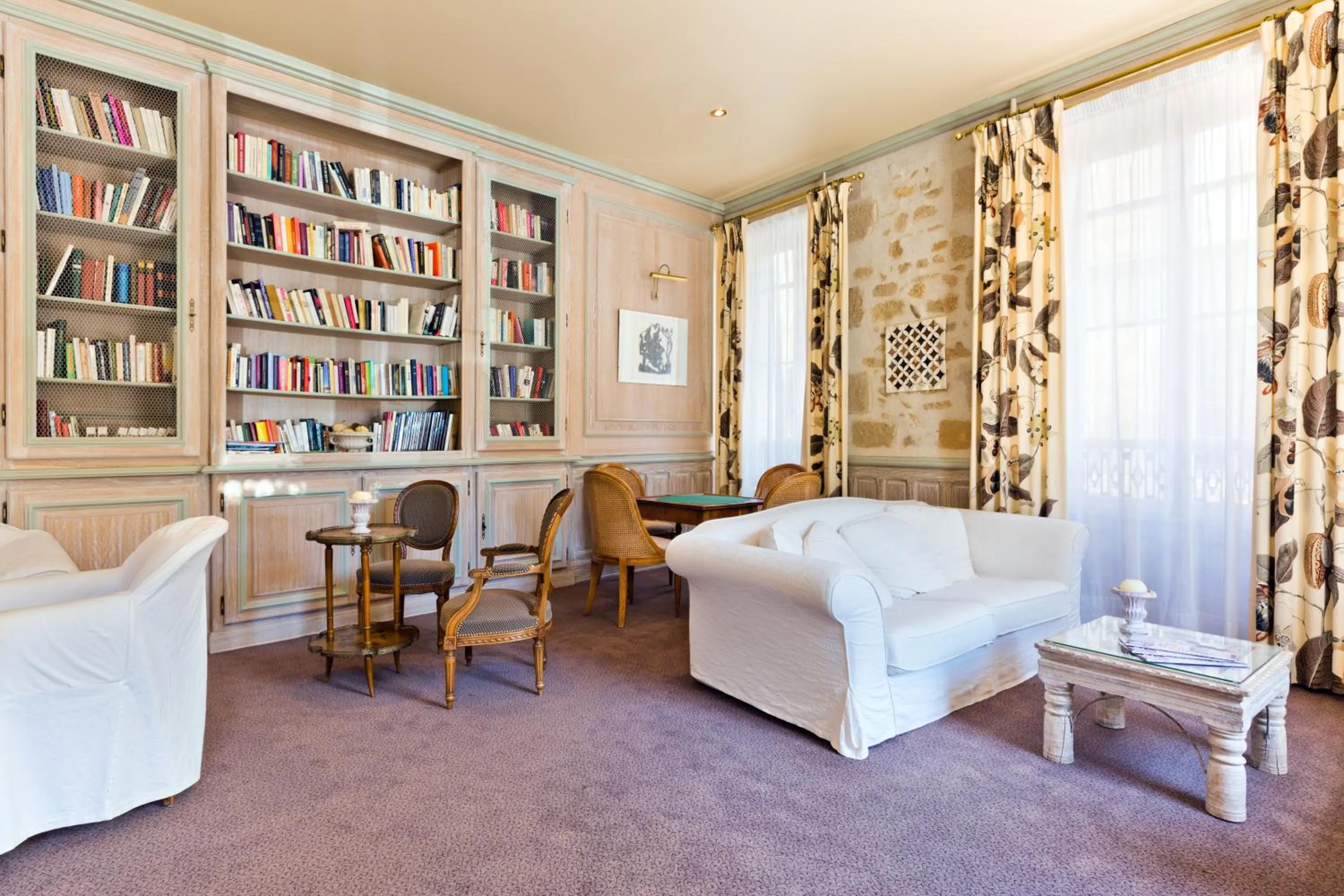 Library in Grand Hôtel Montespan Talleyrand