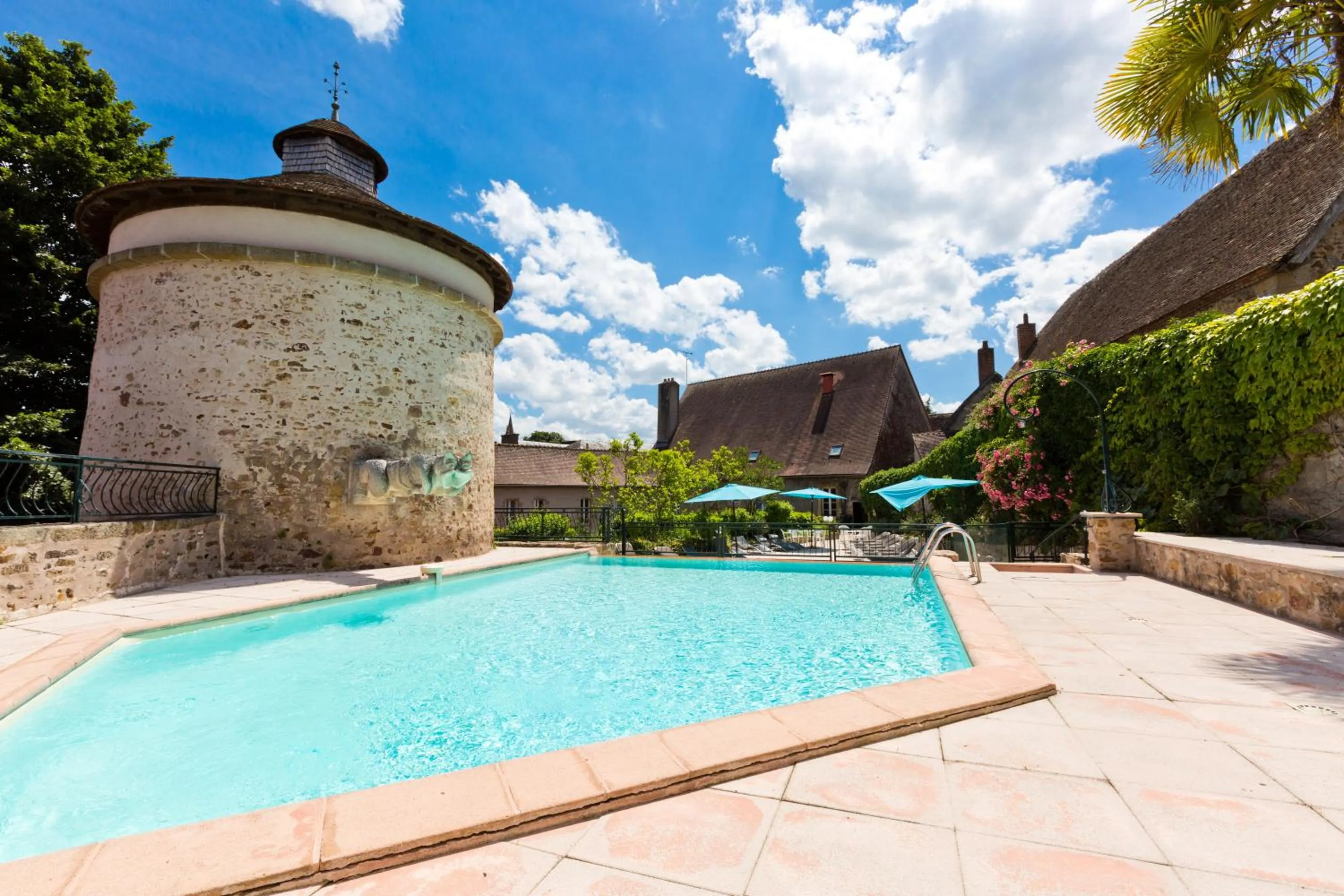 Garden view in Grand Hôtel Montespan Talleyrand