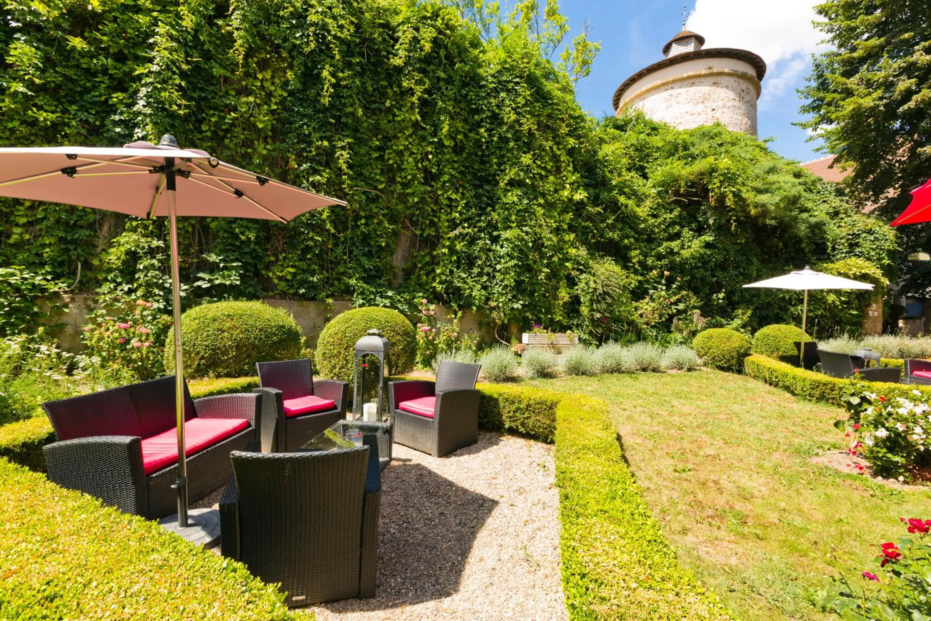 Garden in Grand Hôtel Montespan Talleyrand