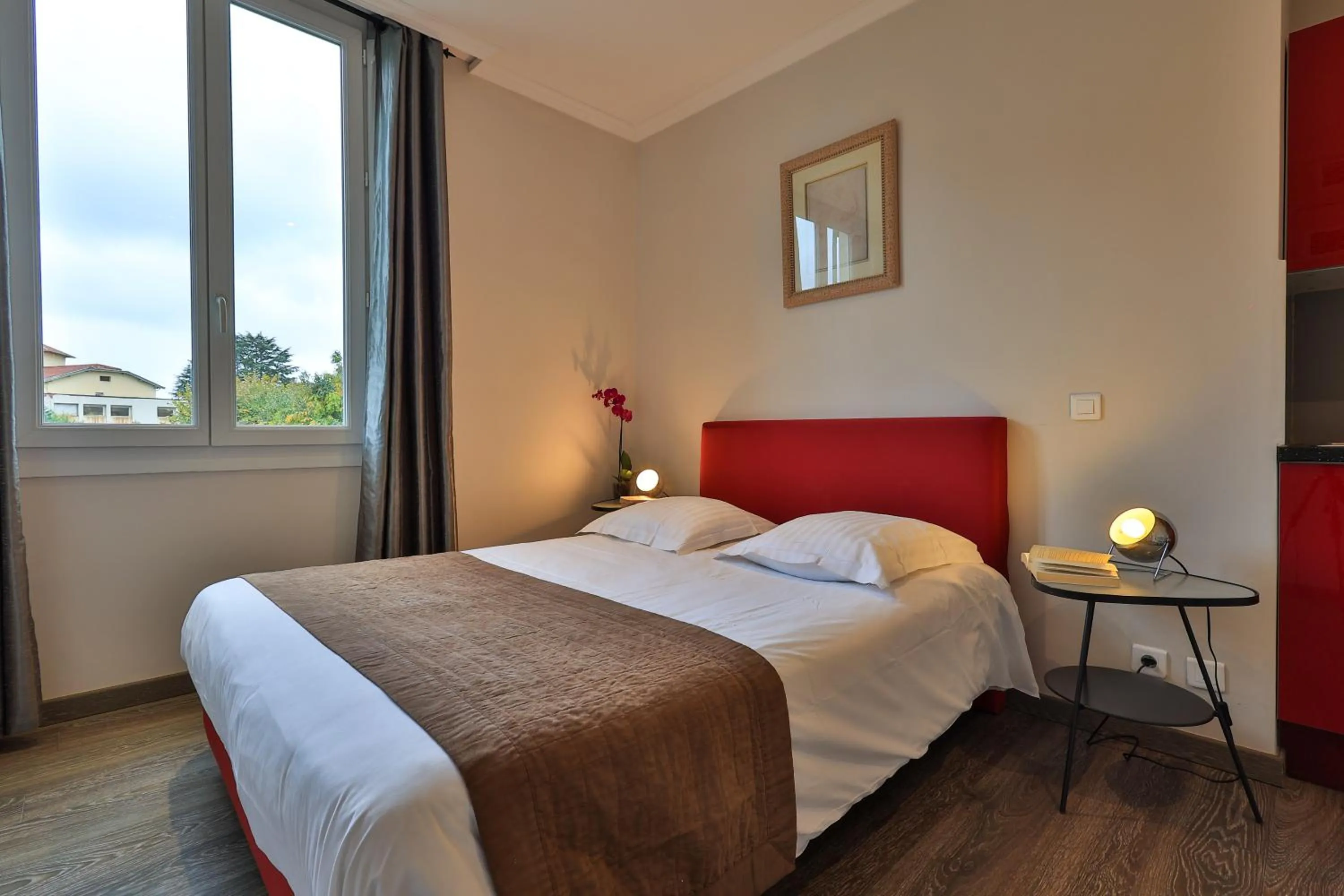 Bed in Emeraude Résidence Hotelière