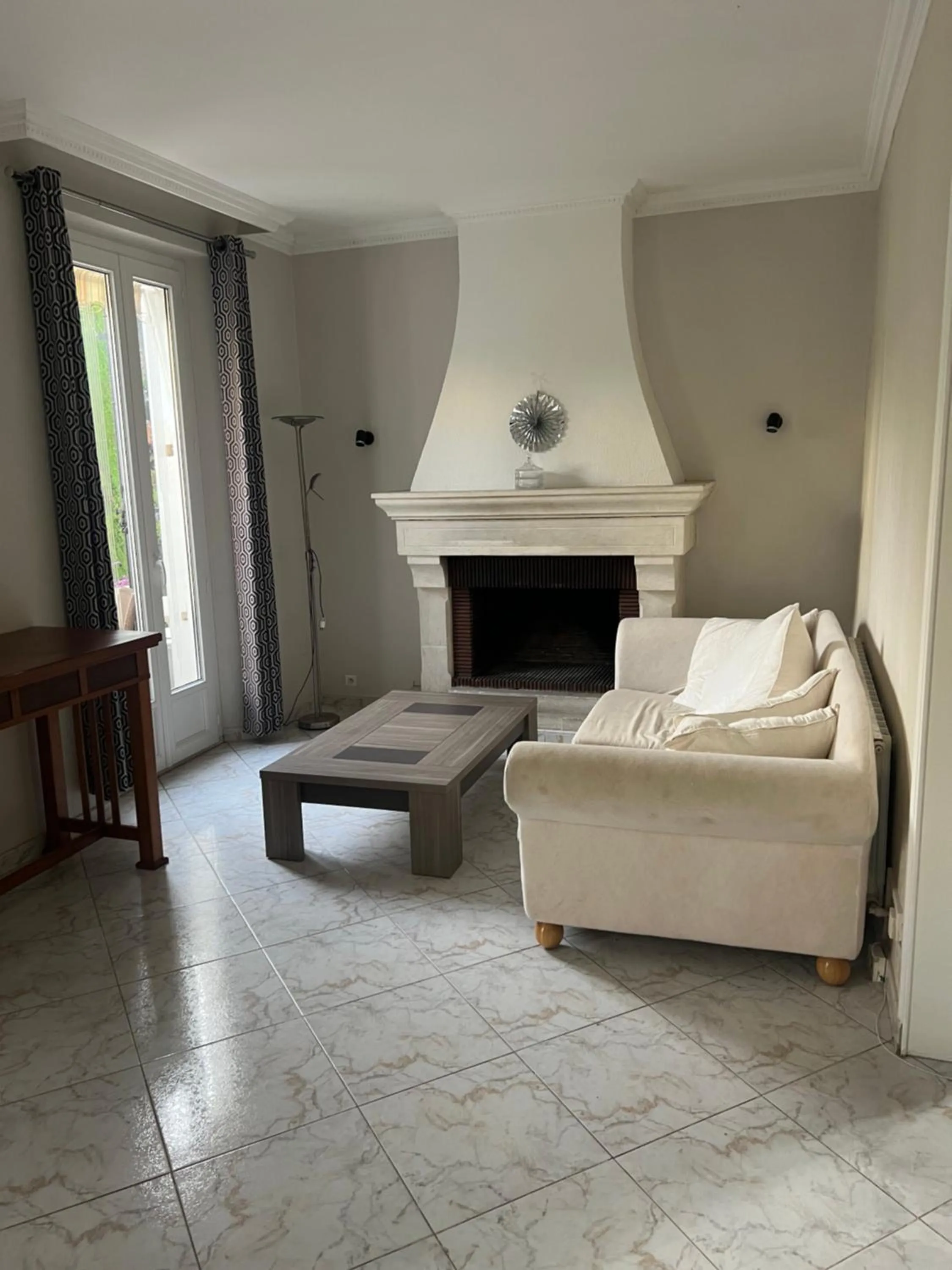 Bed in Emeraude Résidence Hotelière