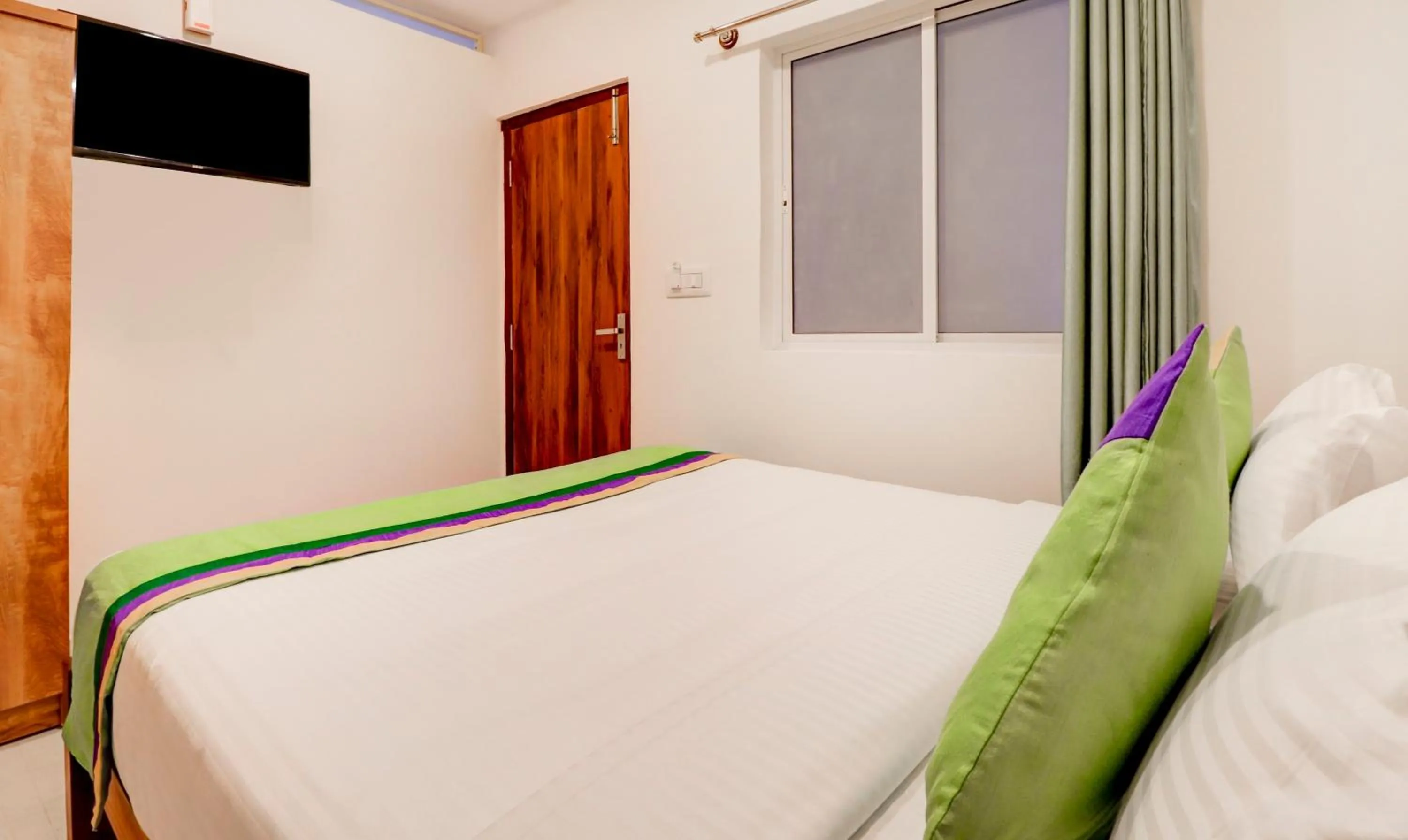 Bedroom, Bed in Treebo New Redfern, Madikeri