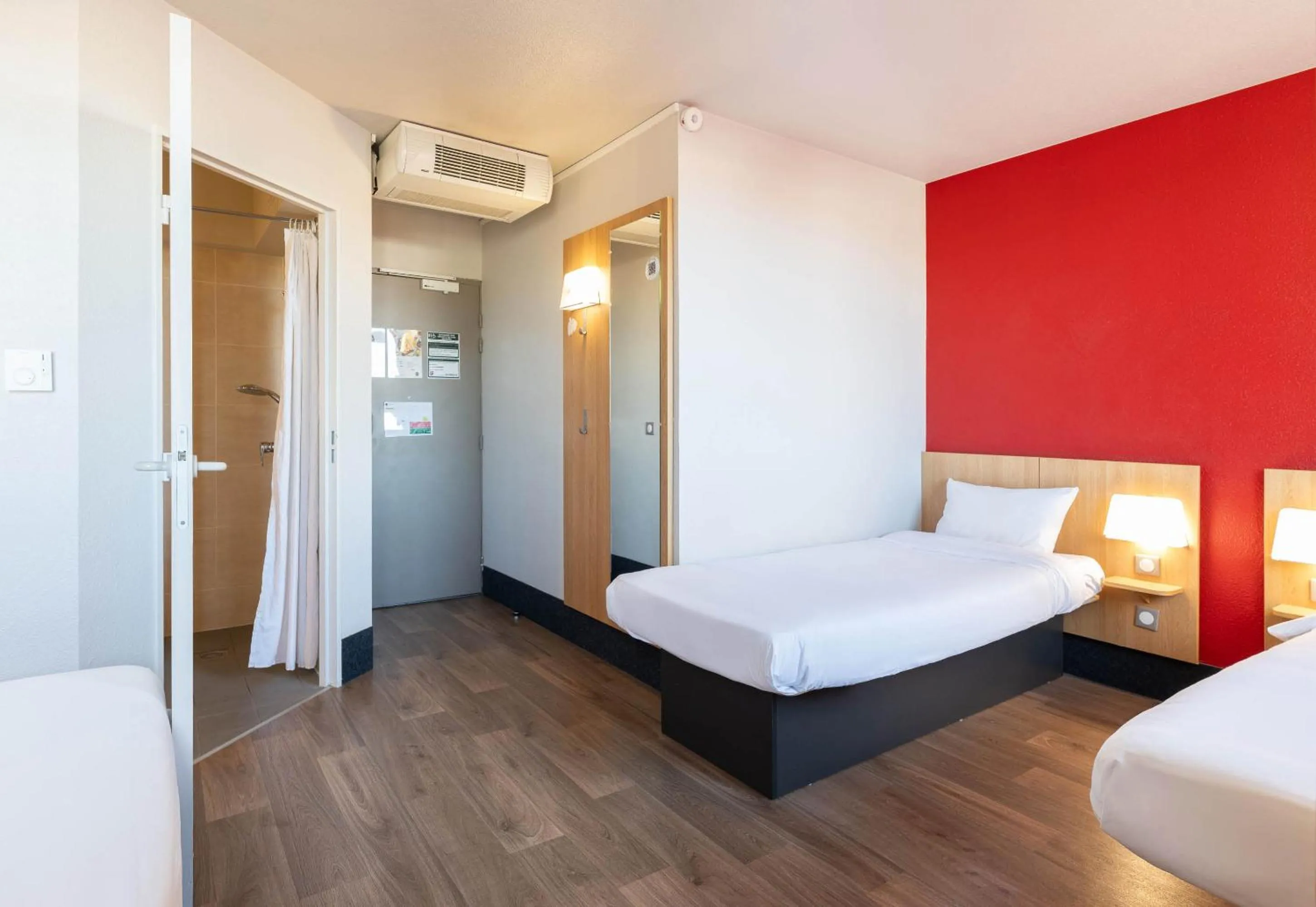 Bedroom, Bed in B&B HOTEL Lyon Vénissieux