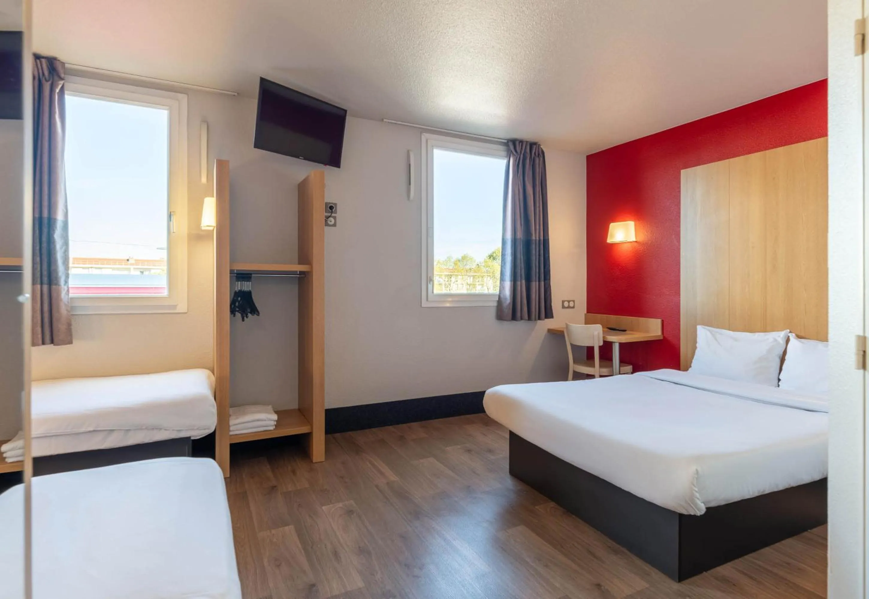 Bedroom, Bed in B&B HOTEL Lyon Vénissieux