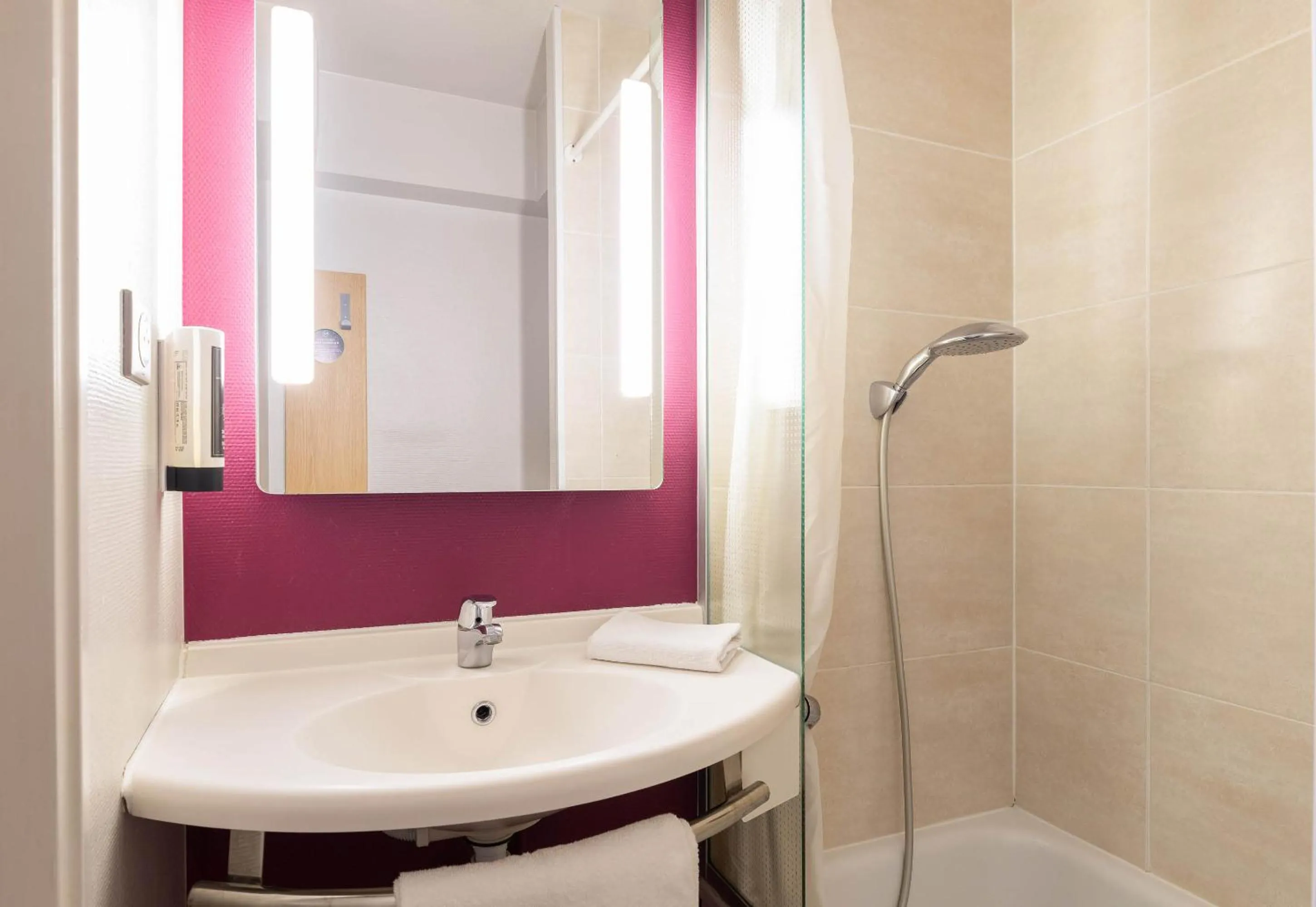 Bathroom in B&B HOTEL Lyon Vénissieux