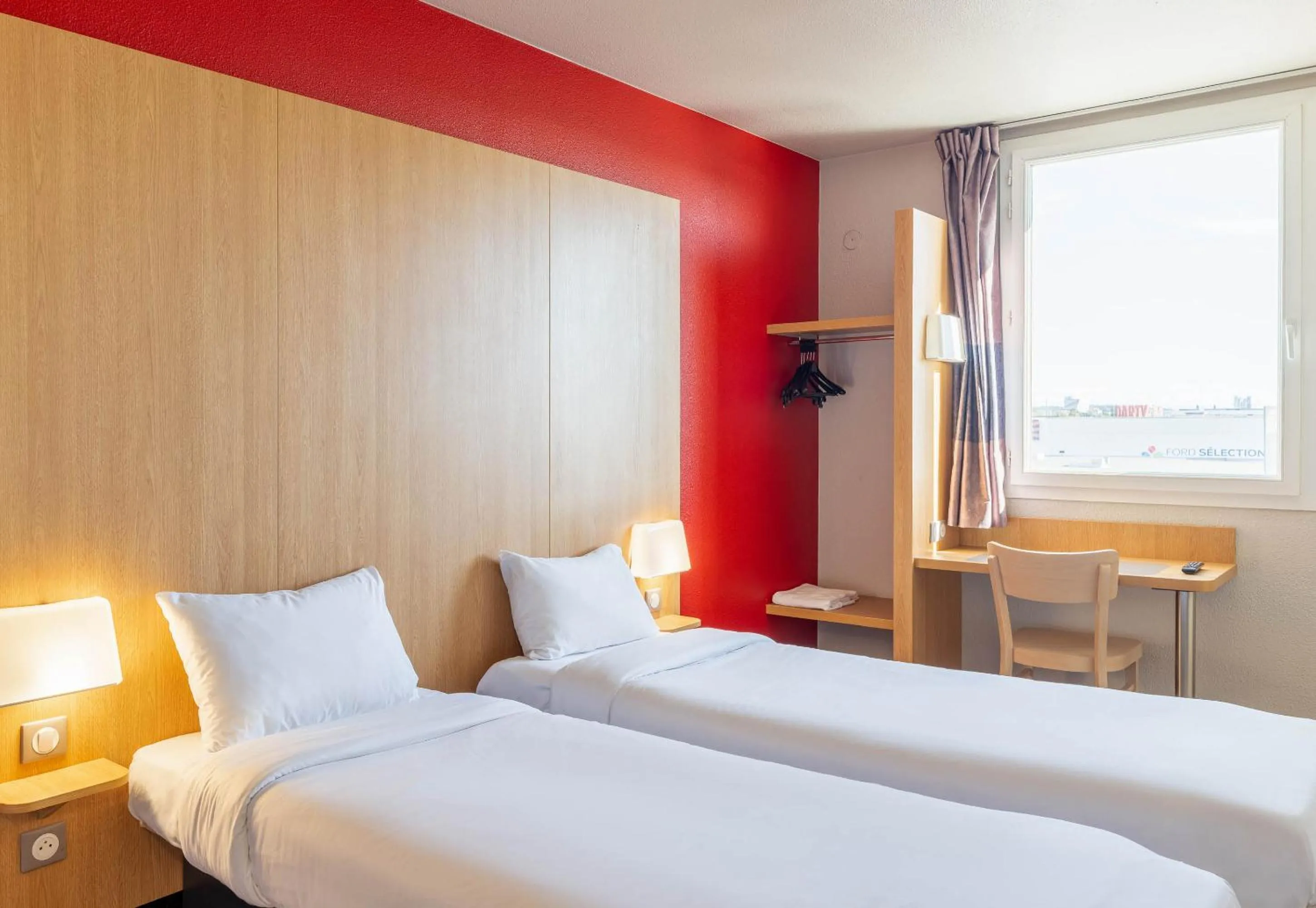 Bedroom, Bed in B&B HOTEL Lyon Vénissieux