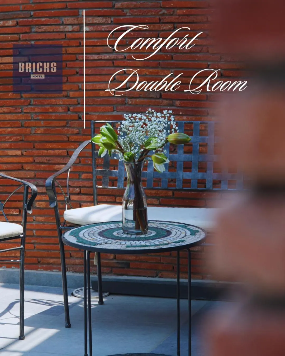 Text overlay in Bricks Hotel