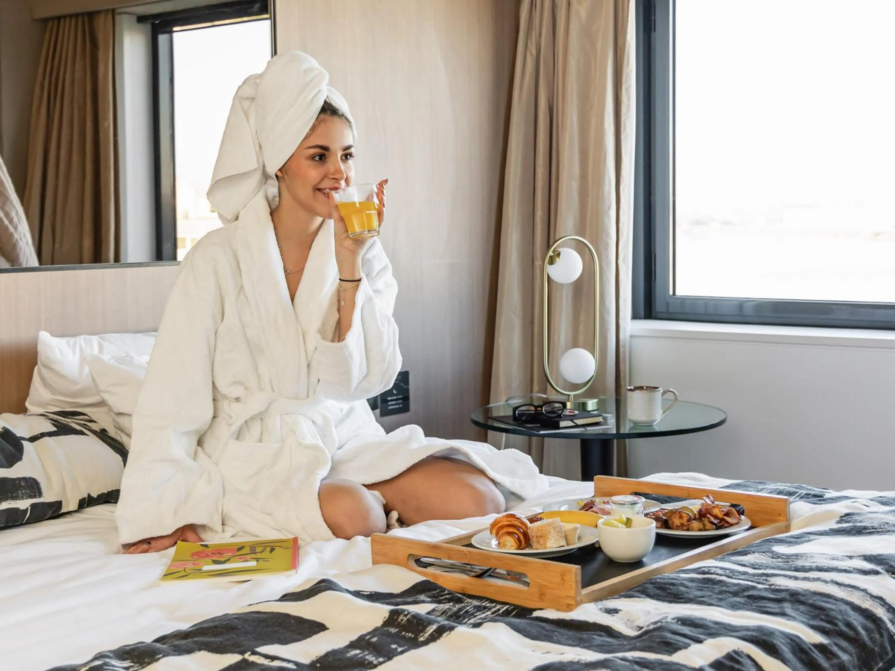 Breakfast, Bed in Pullman Bordeaux Lac