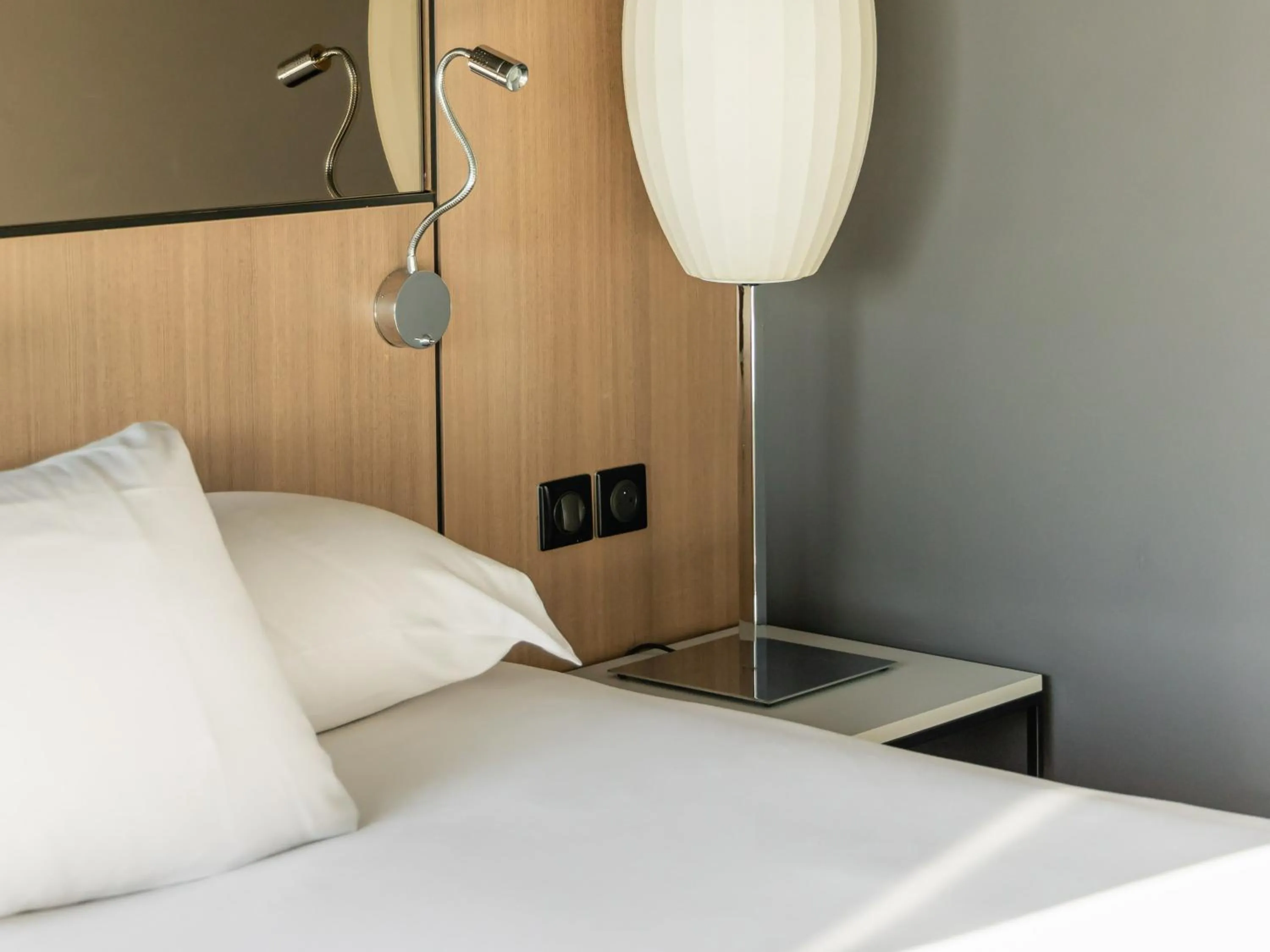 Bedroom, Bed in Pullman Bordeaux Lac