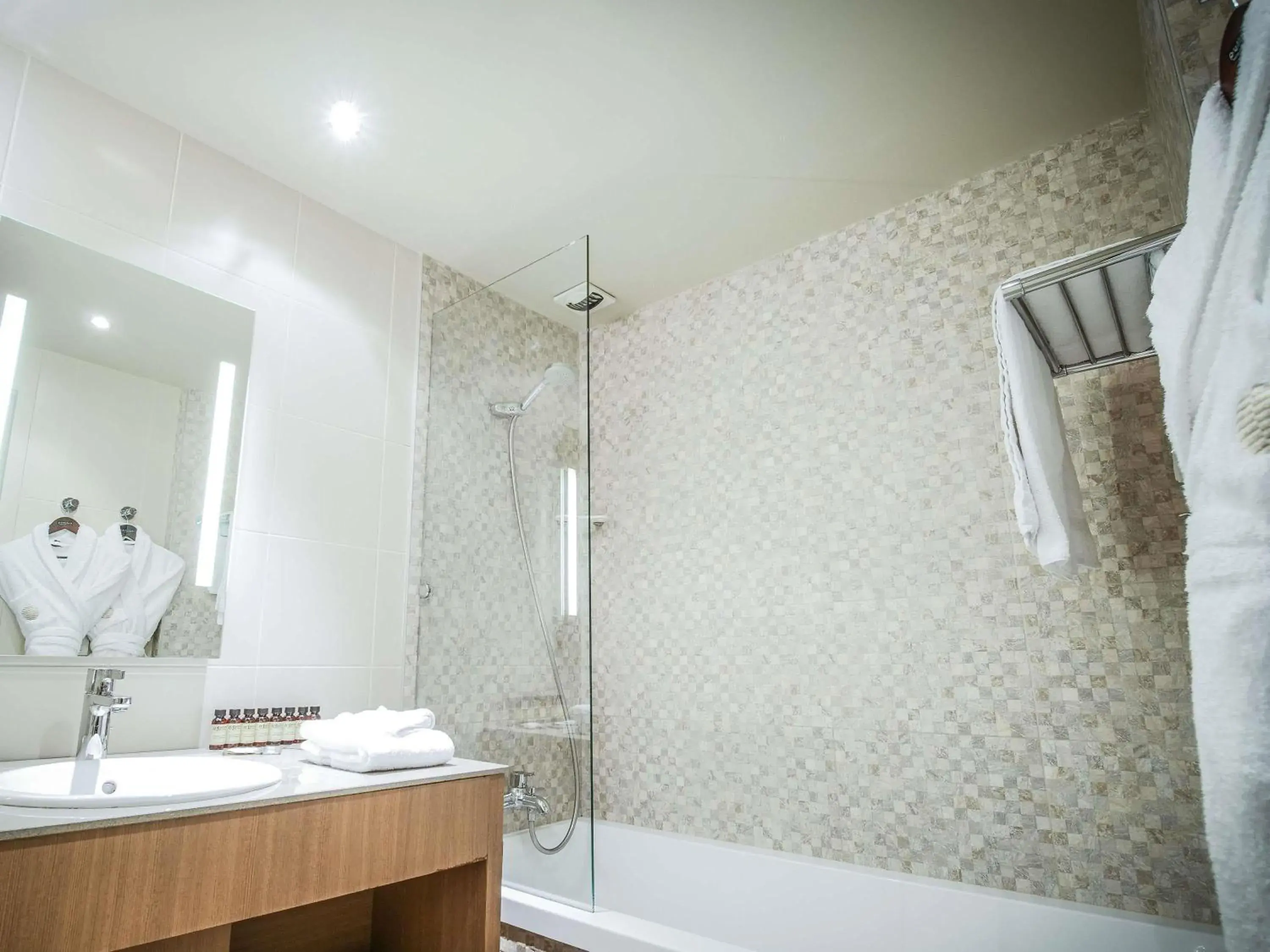 Classic Twin Room in Pullman Bordeaux Lac Classic Twin Room in Pullman Bordeaux Lac